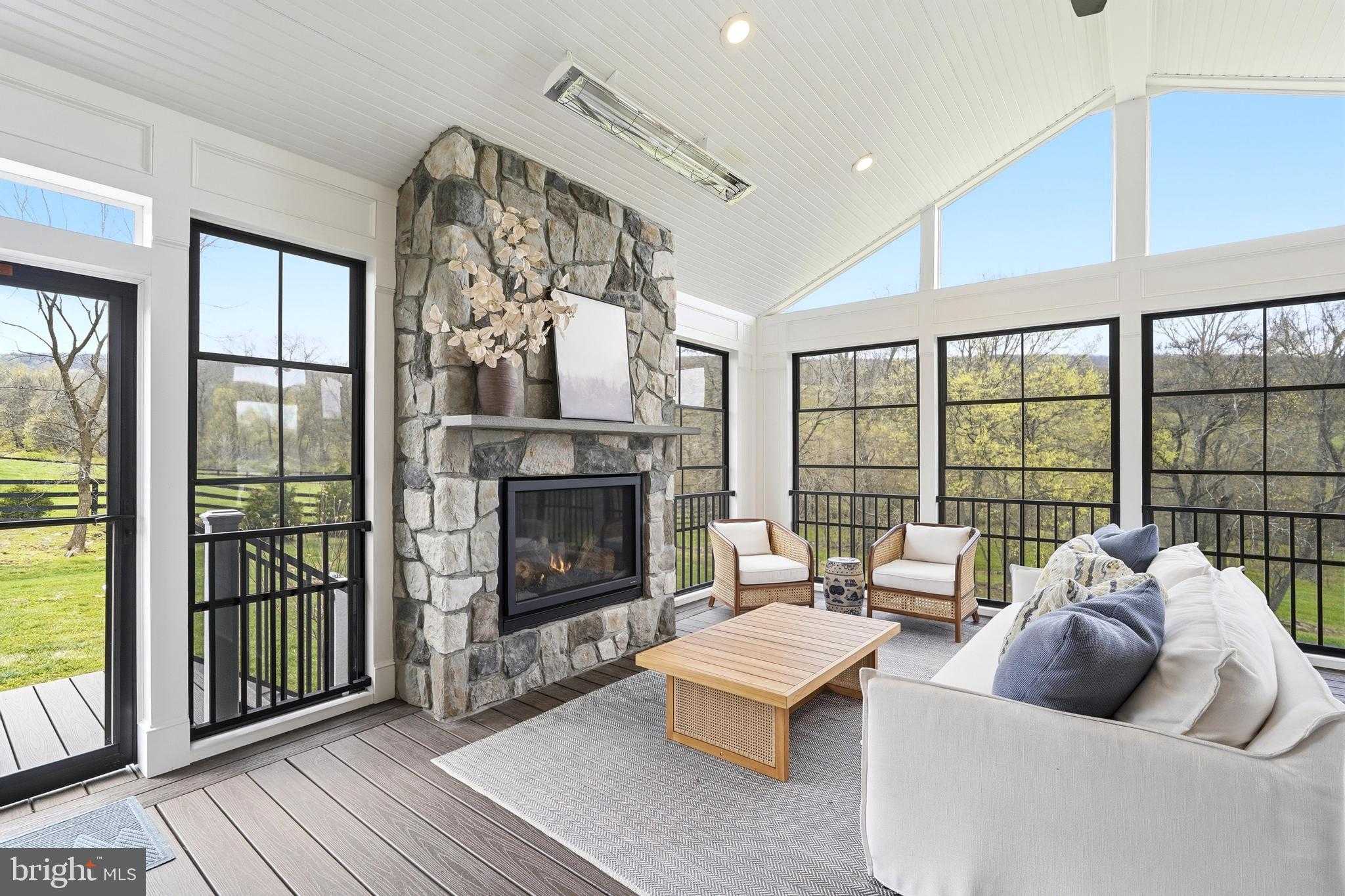 35264 Greyfriar Dr, Round Hill