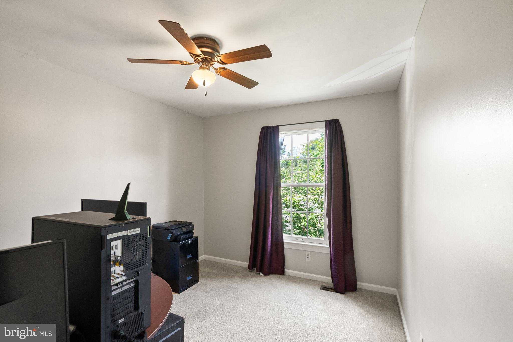 711 Acorn CT photo 32