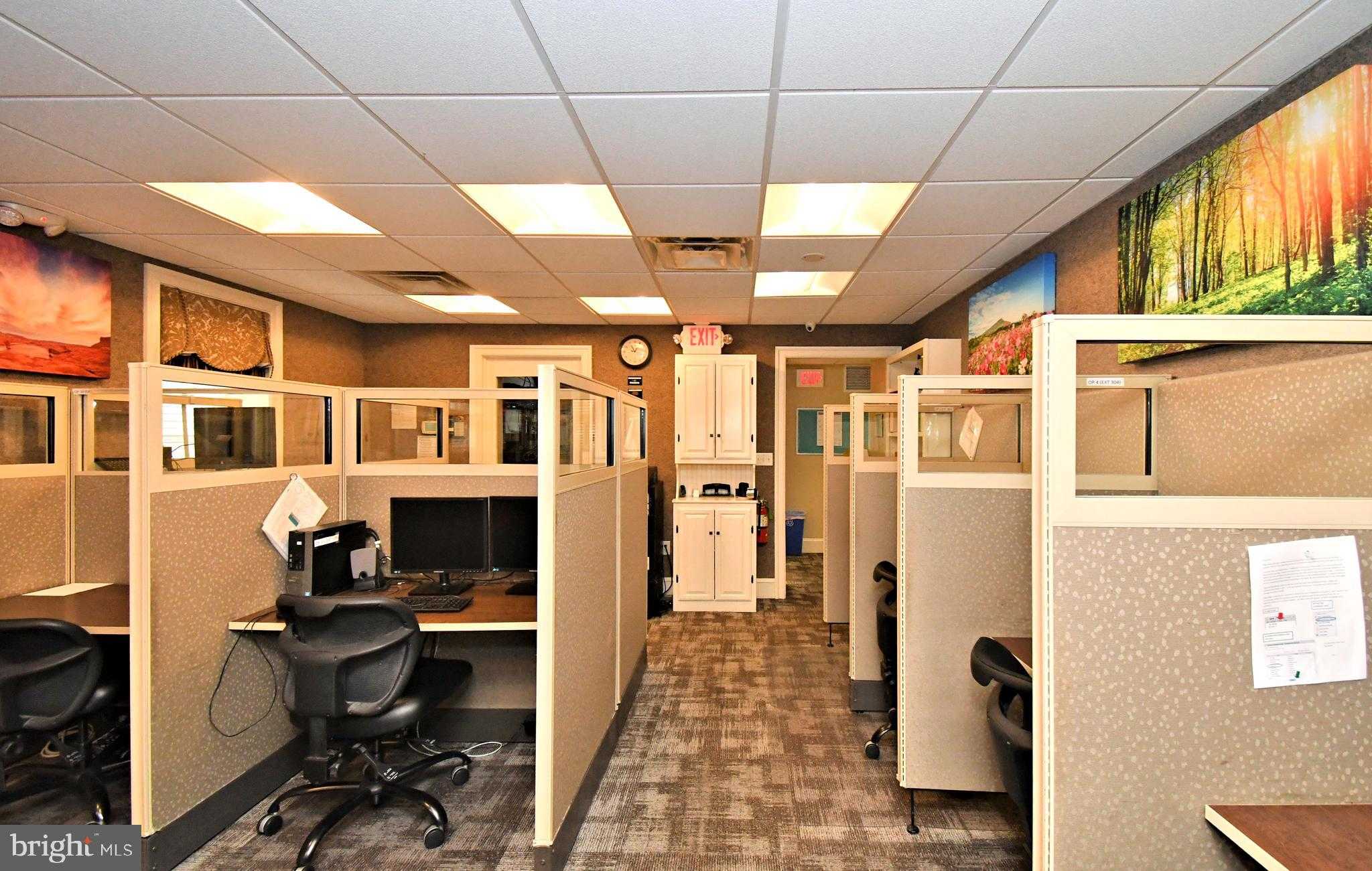 206 N Main St photo 16