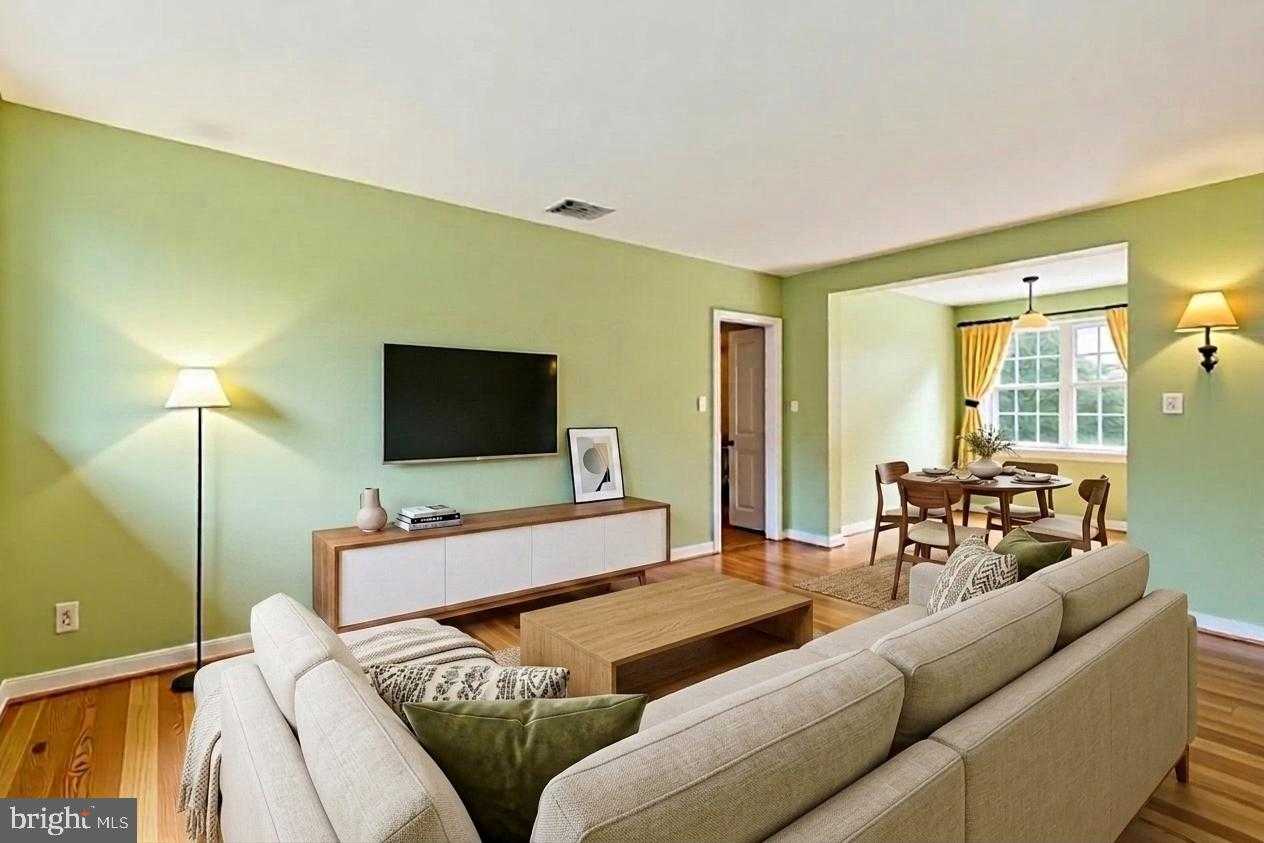 19 Auburn CT, Alexandria