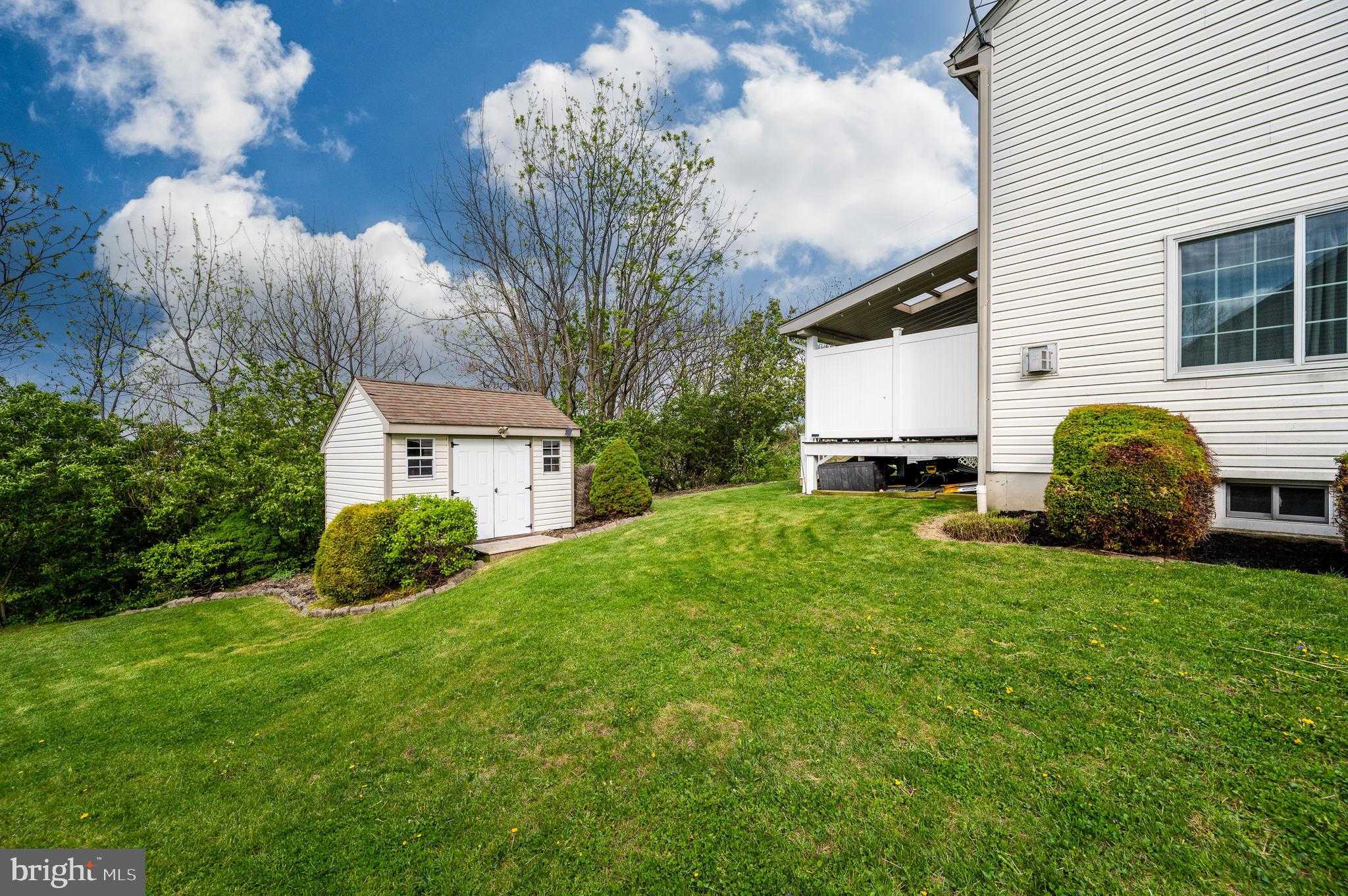 104 Michigan Dr photo 45