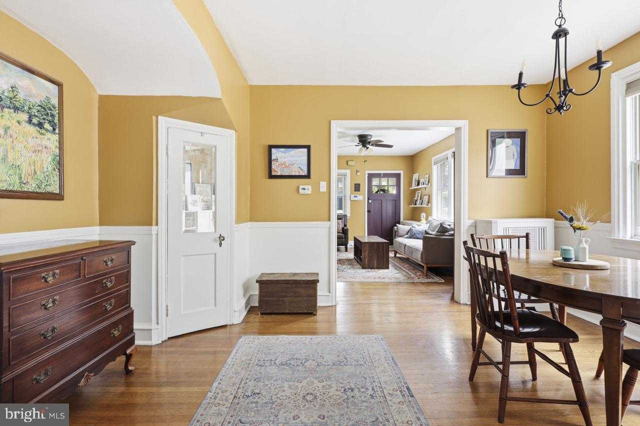 338 E Allens Ln photo 9