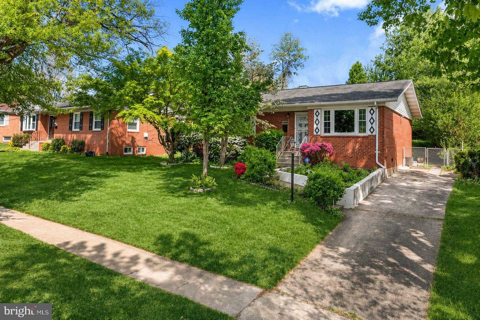 13103 Parkland Dr, Rockville