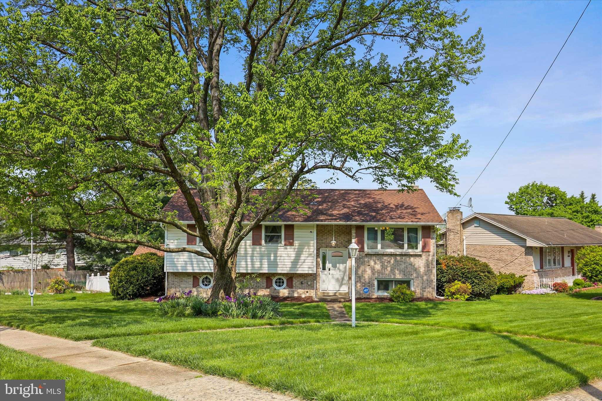 498 Maywood Rd, York