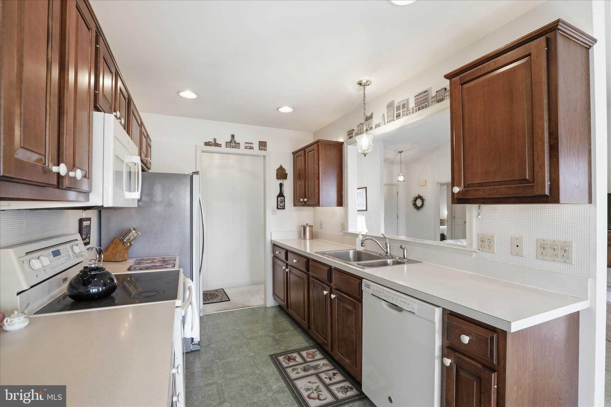 3640 Falcon CT photo 14