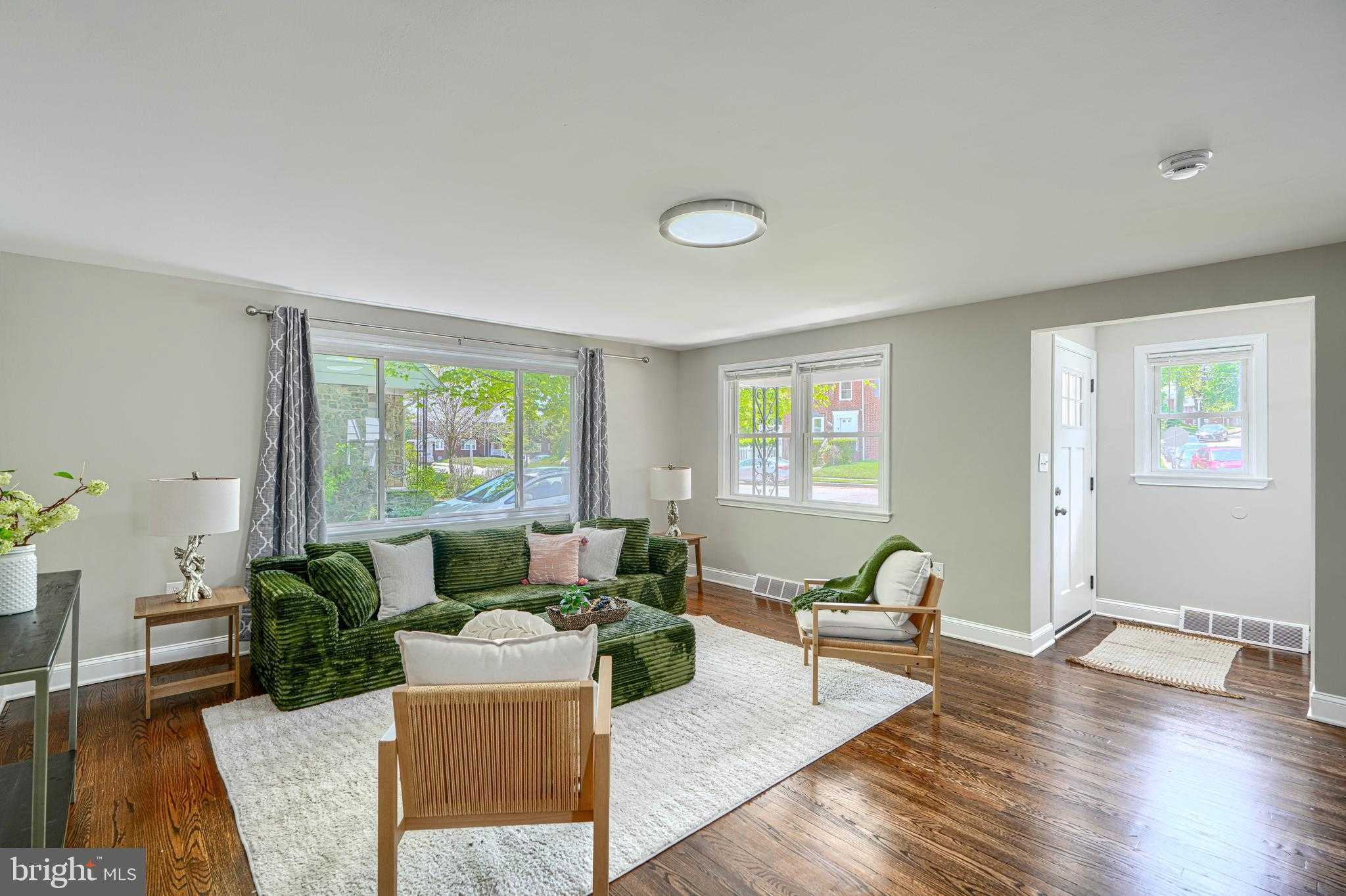 821 Nottingham Rd, Baltimore