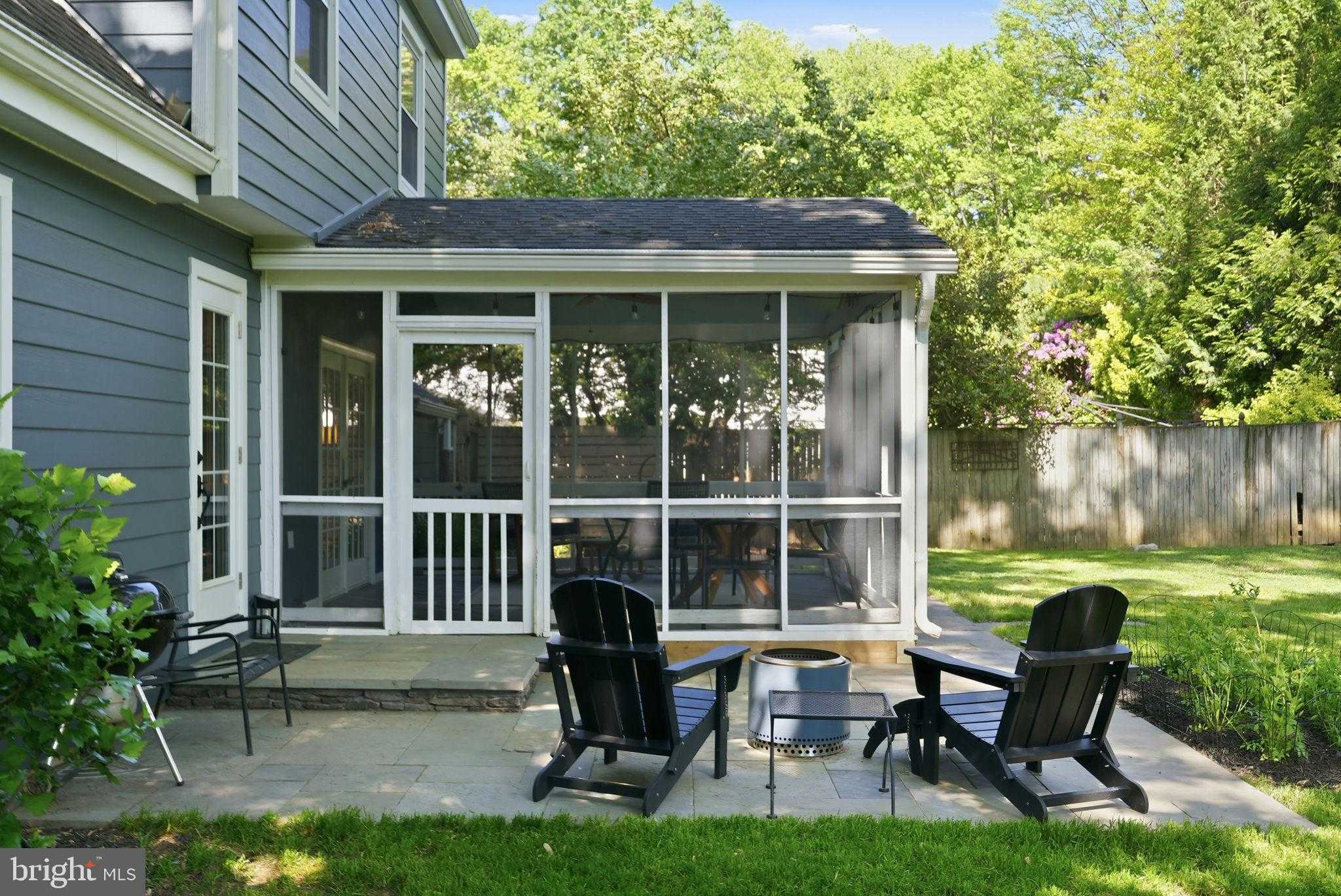 810 Duke St photo 38