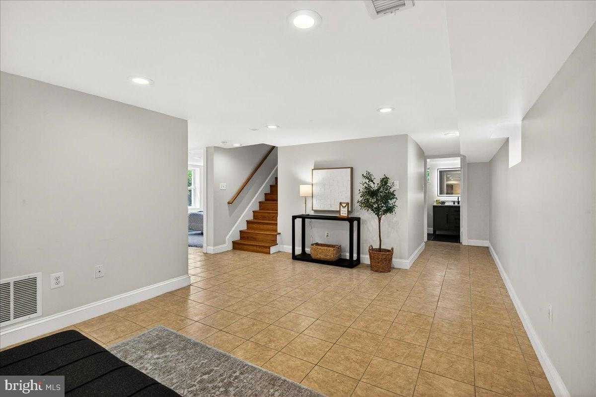 4448 W Braddock Rd photo 45