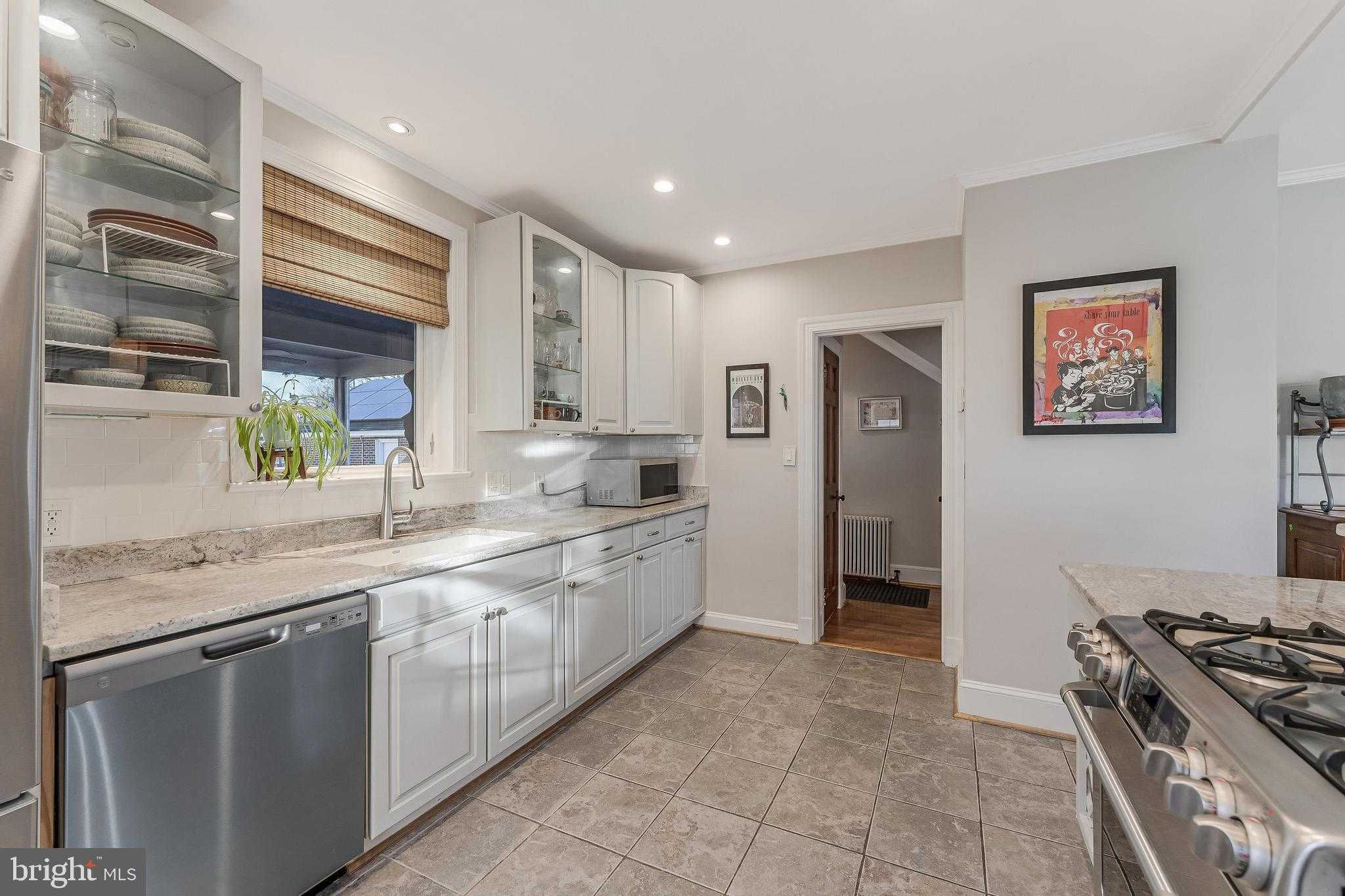 247 Waterloo St photo 23