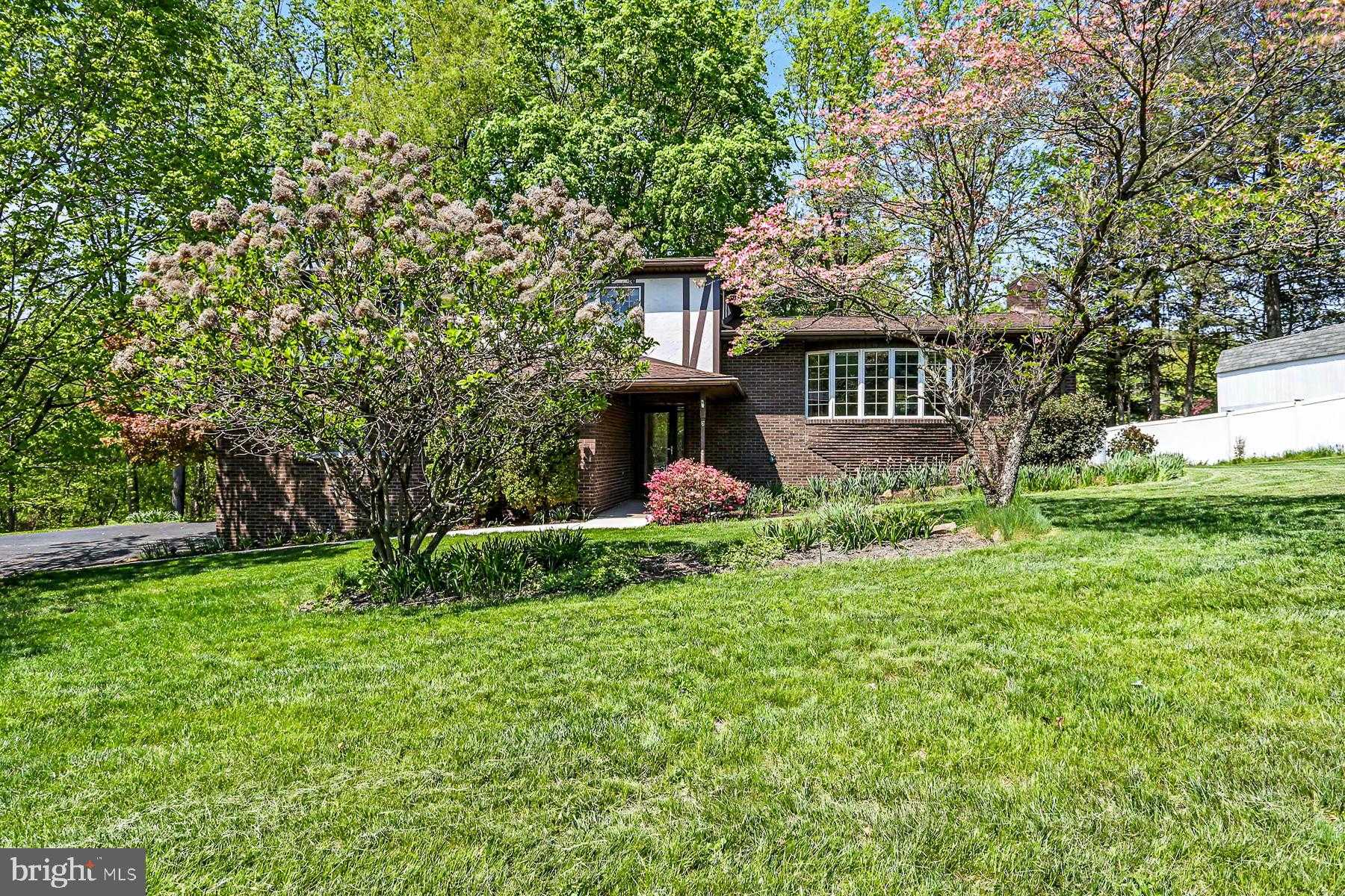 5900 Ivy Ln, Harrisburg