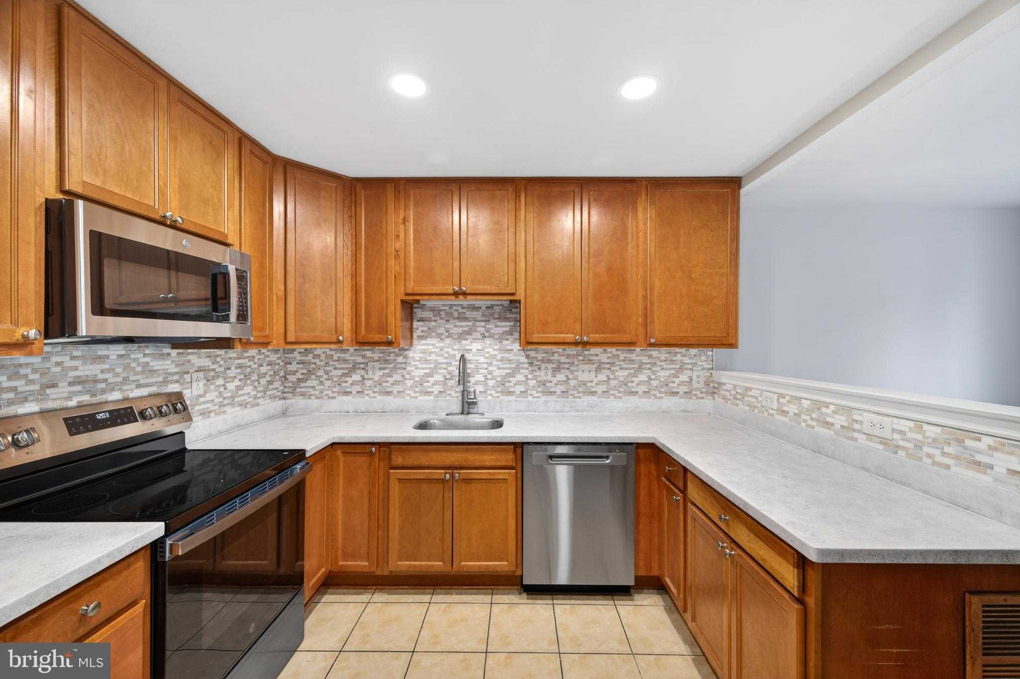 501 Prospect Blvd photo 4