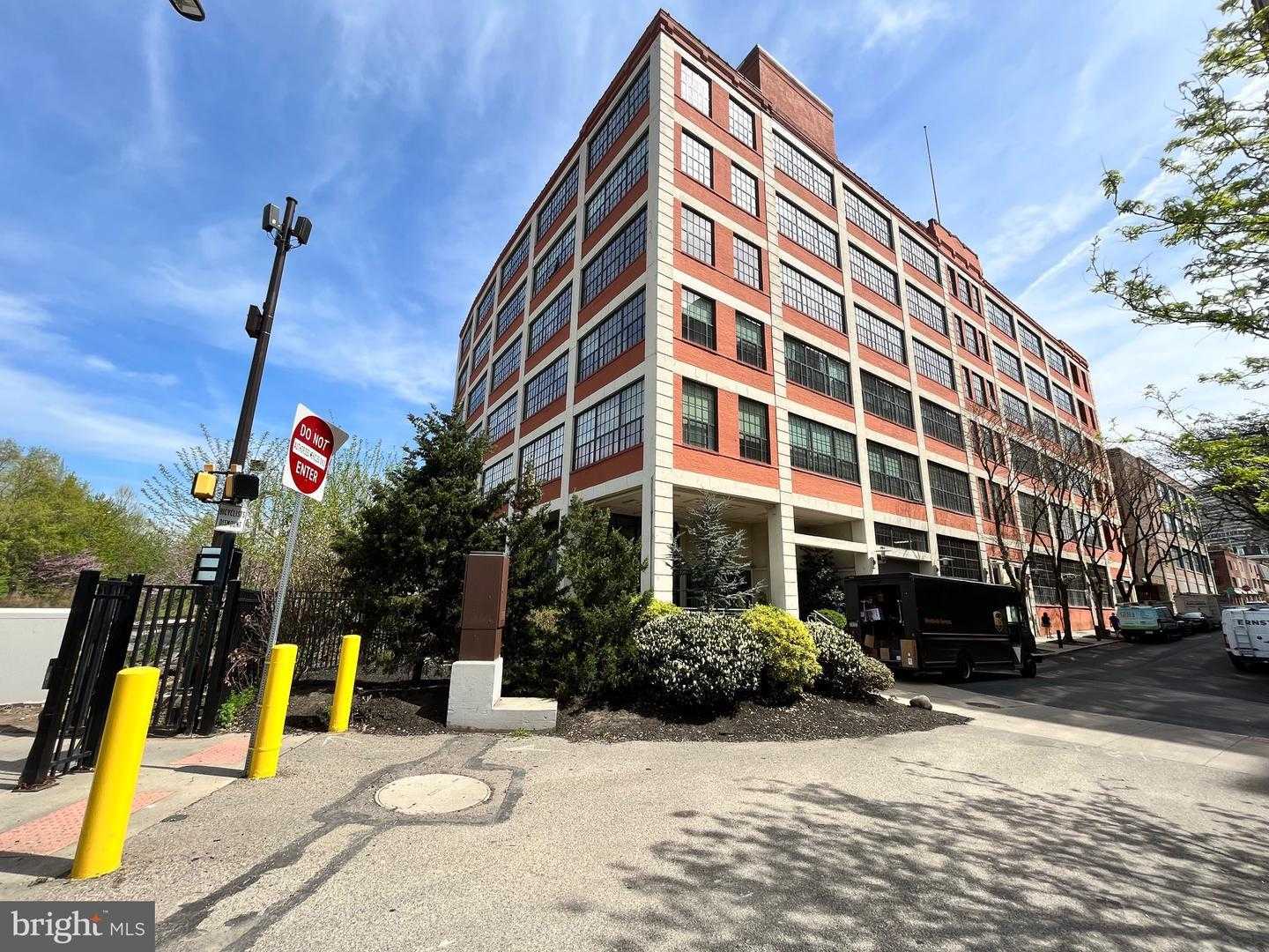 2429 Locust St Apt 211, Philadelphia