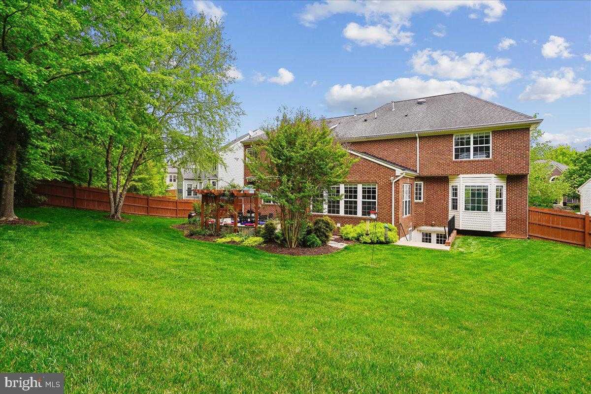 5382 Macdonald Rd photo 3