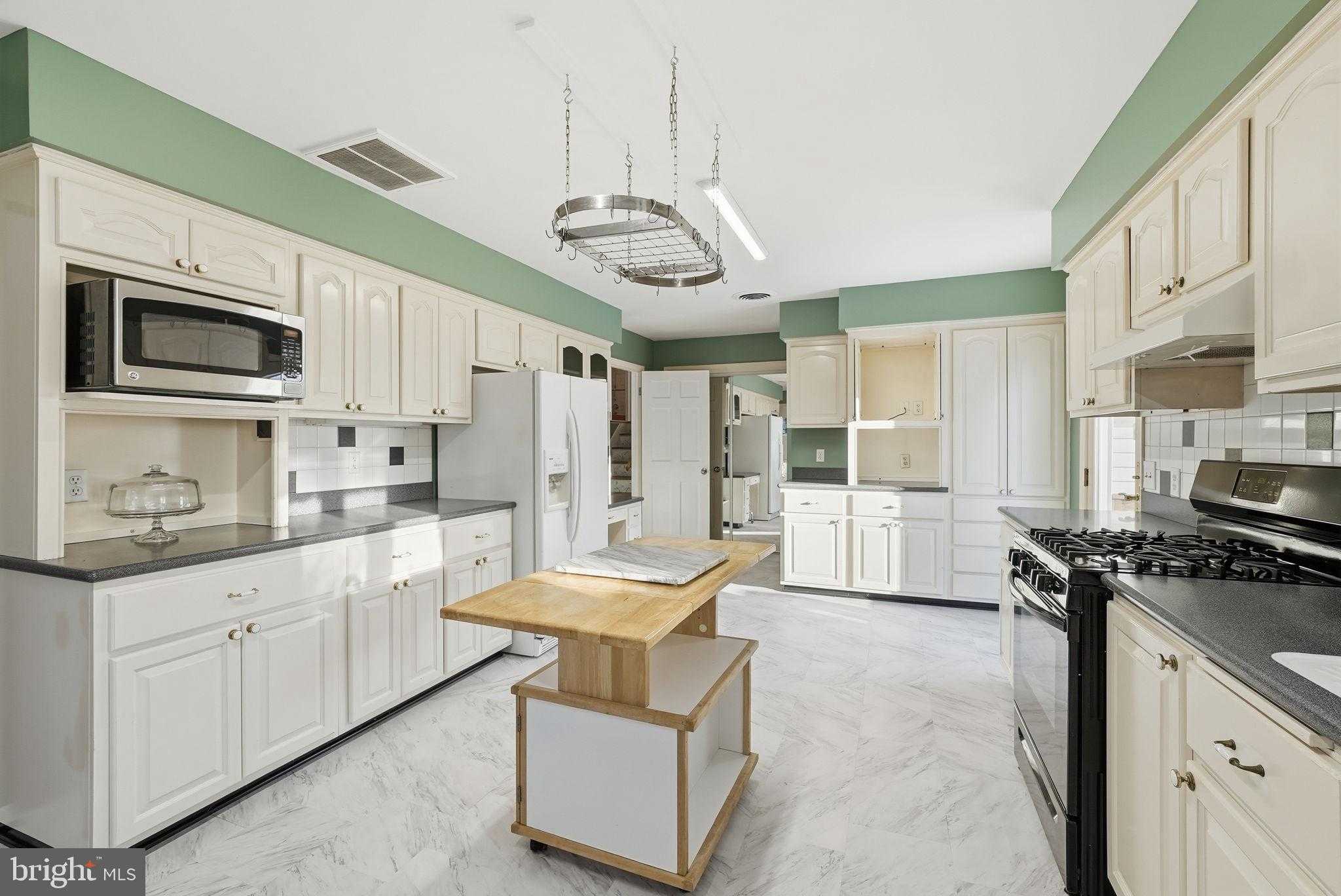 1206 Beechwood Dr, Frederick