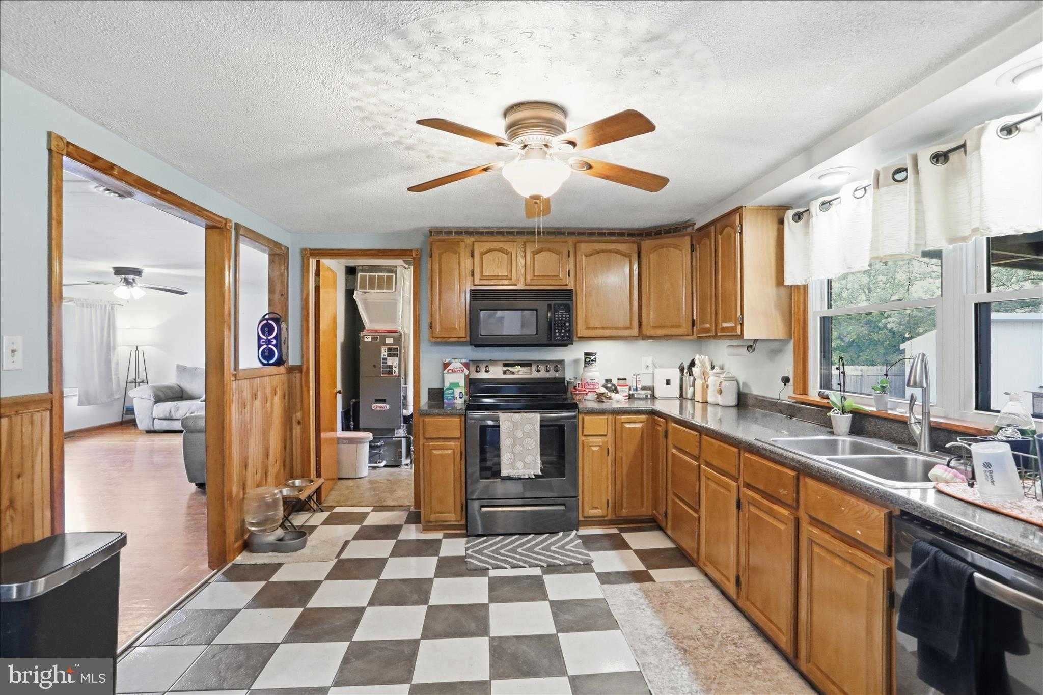 1025 Carolina Ave photo 5