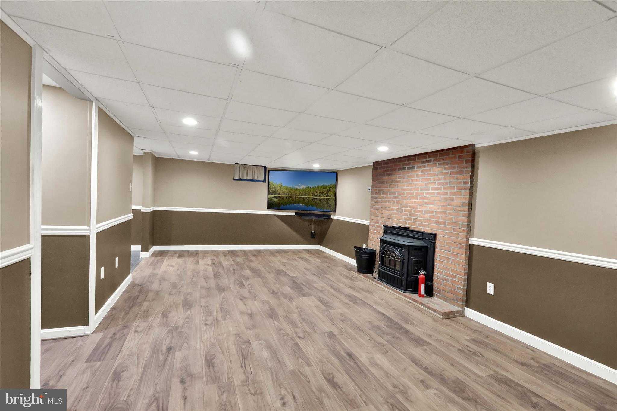 560 Valley View Dr photo 41