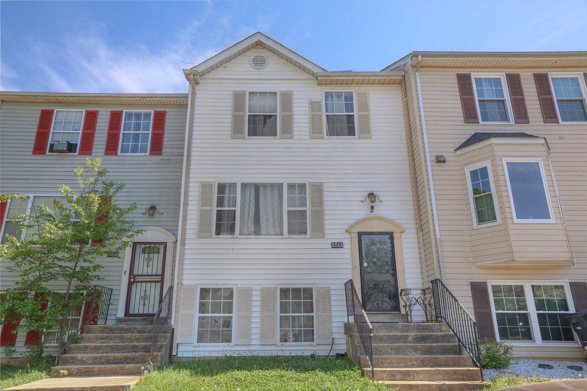 5743 Regency Ln photo 2