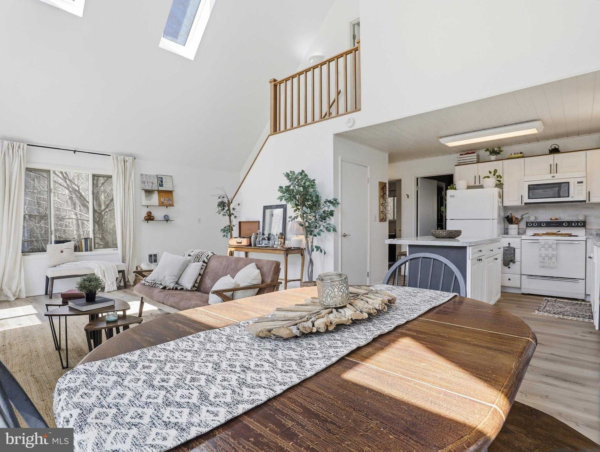 61 Floral Dr photo 10