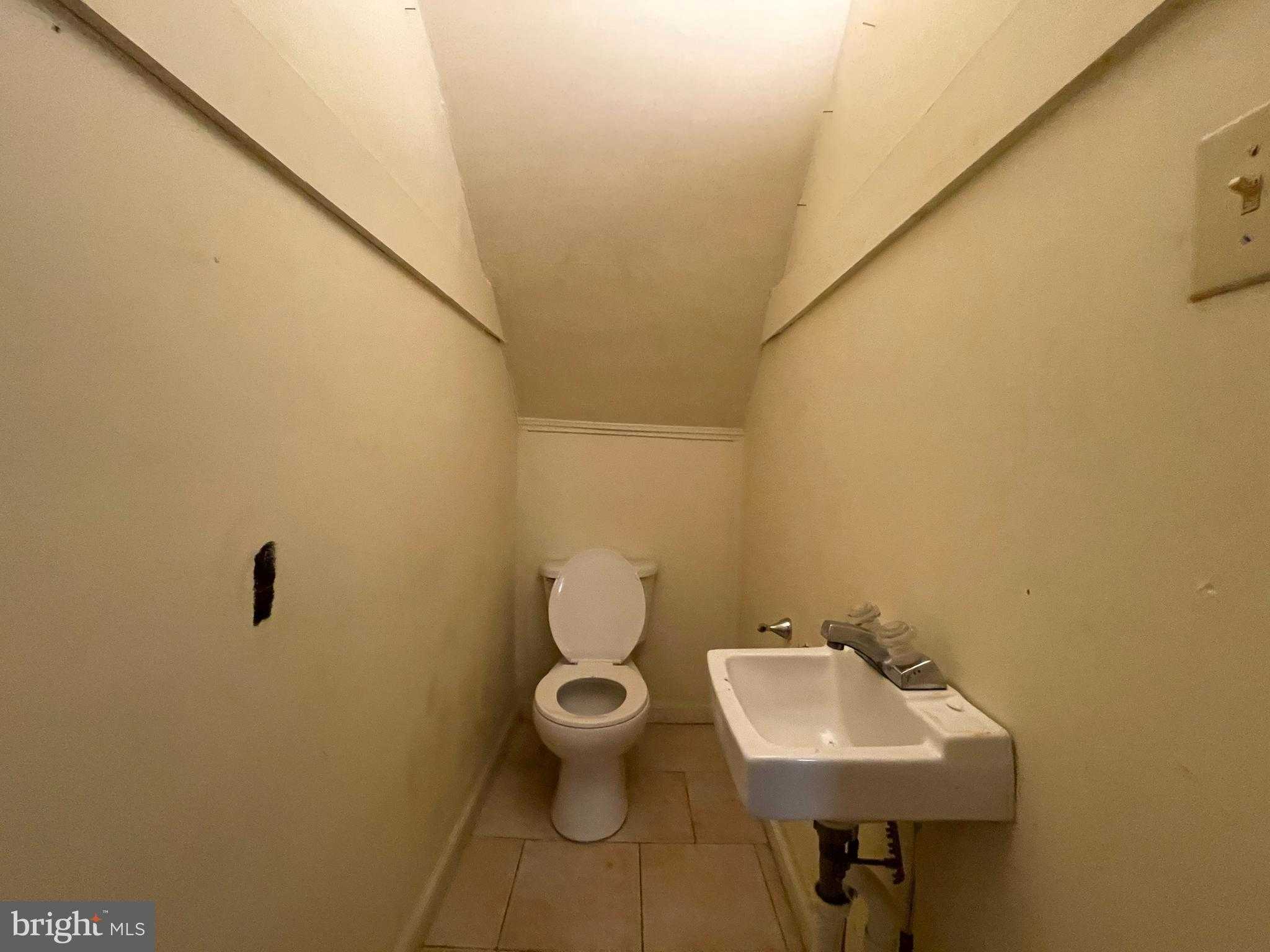 719 W Market St photo 7