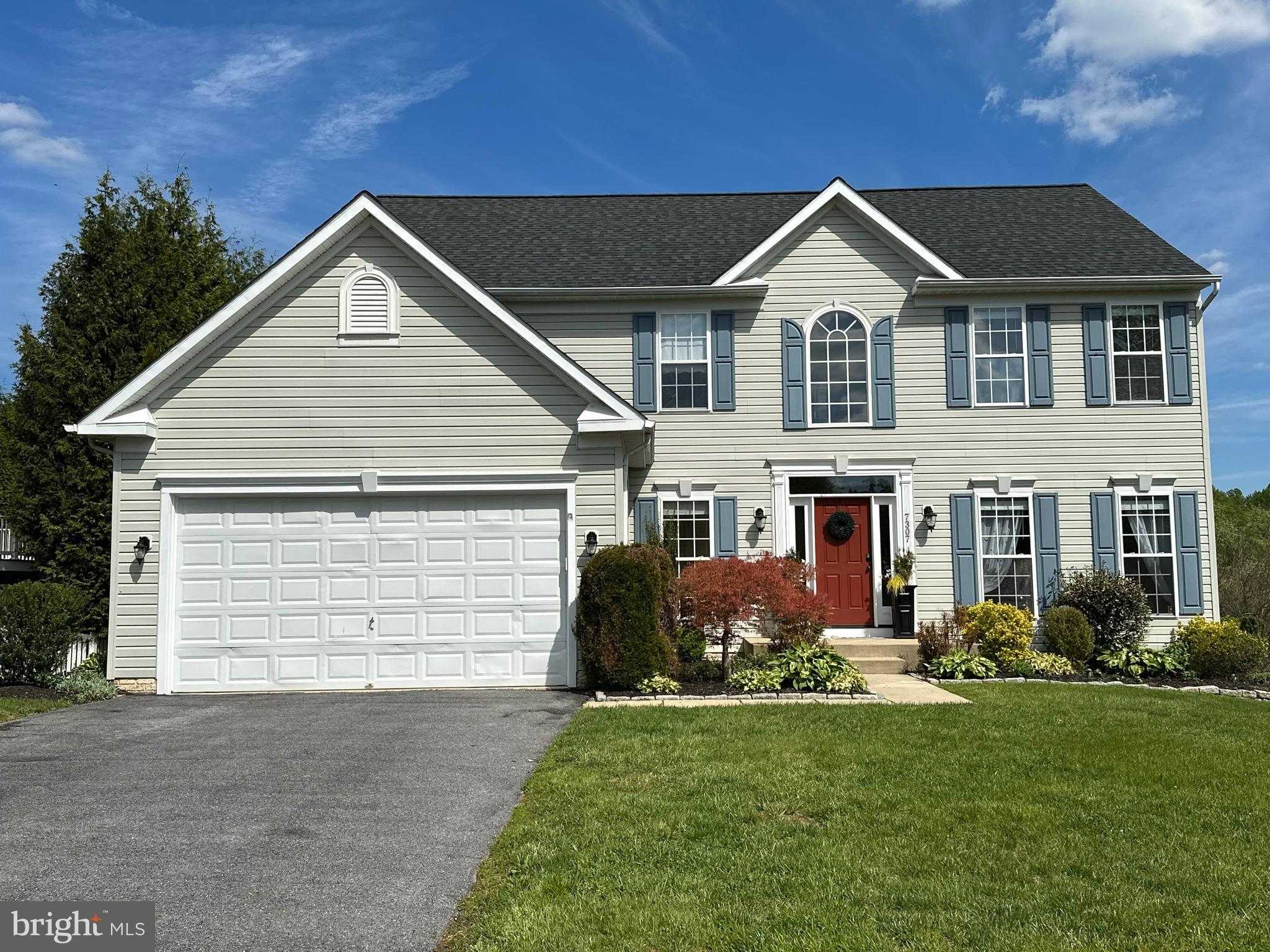 7307 Falling Leaves CT photo 1