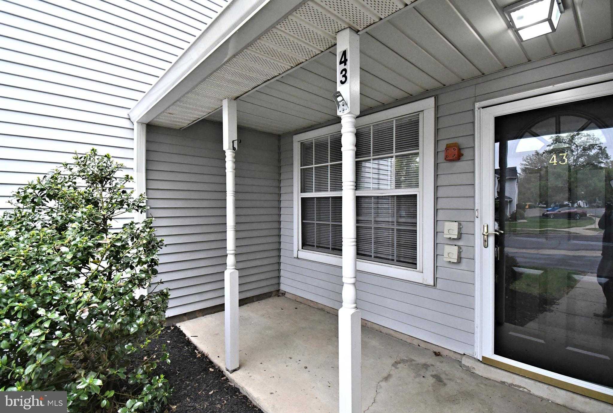 43 Everett Dr photo 3