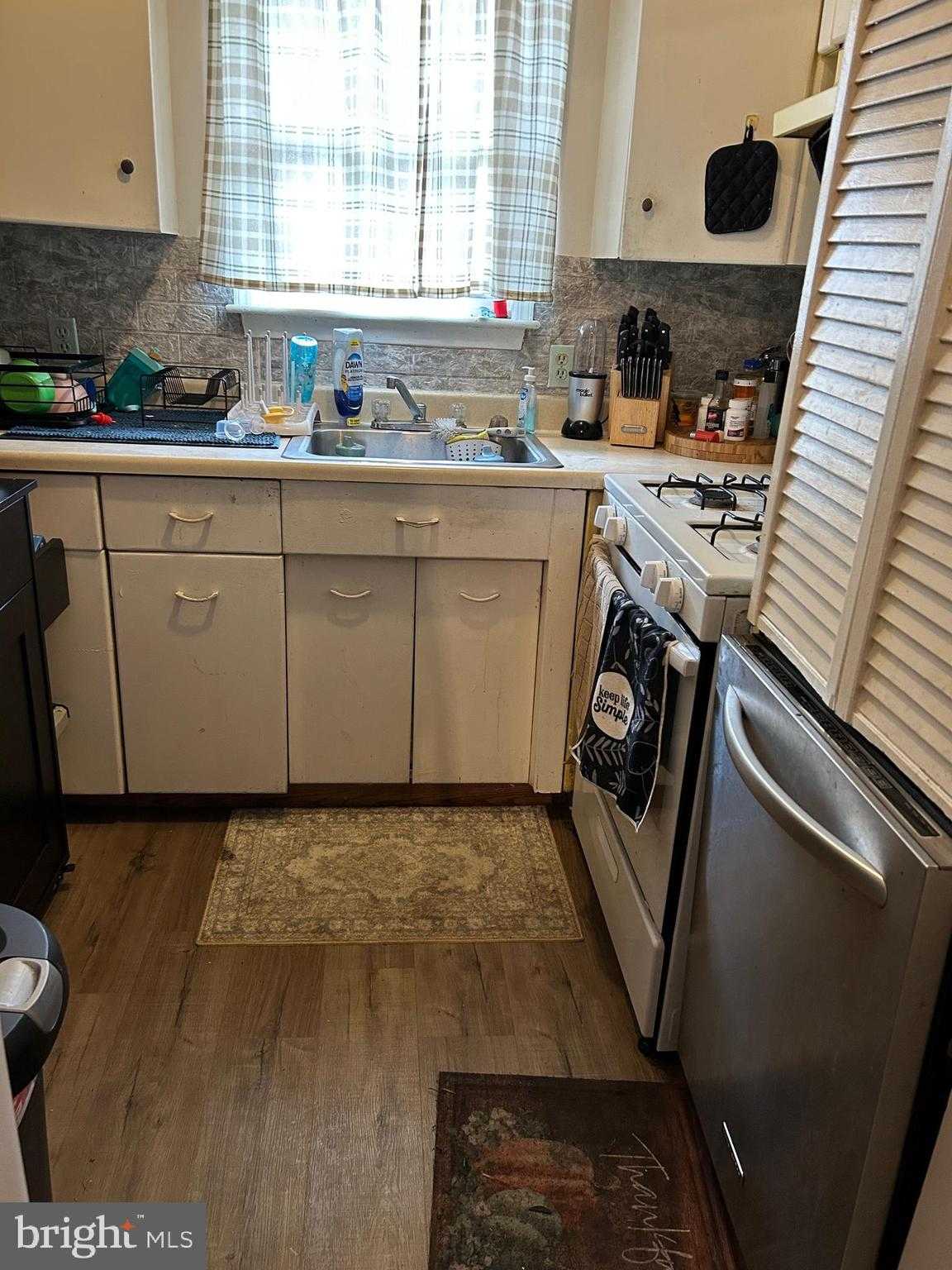 415 W Franklin St photo 4