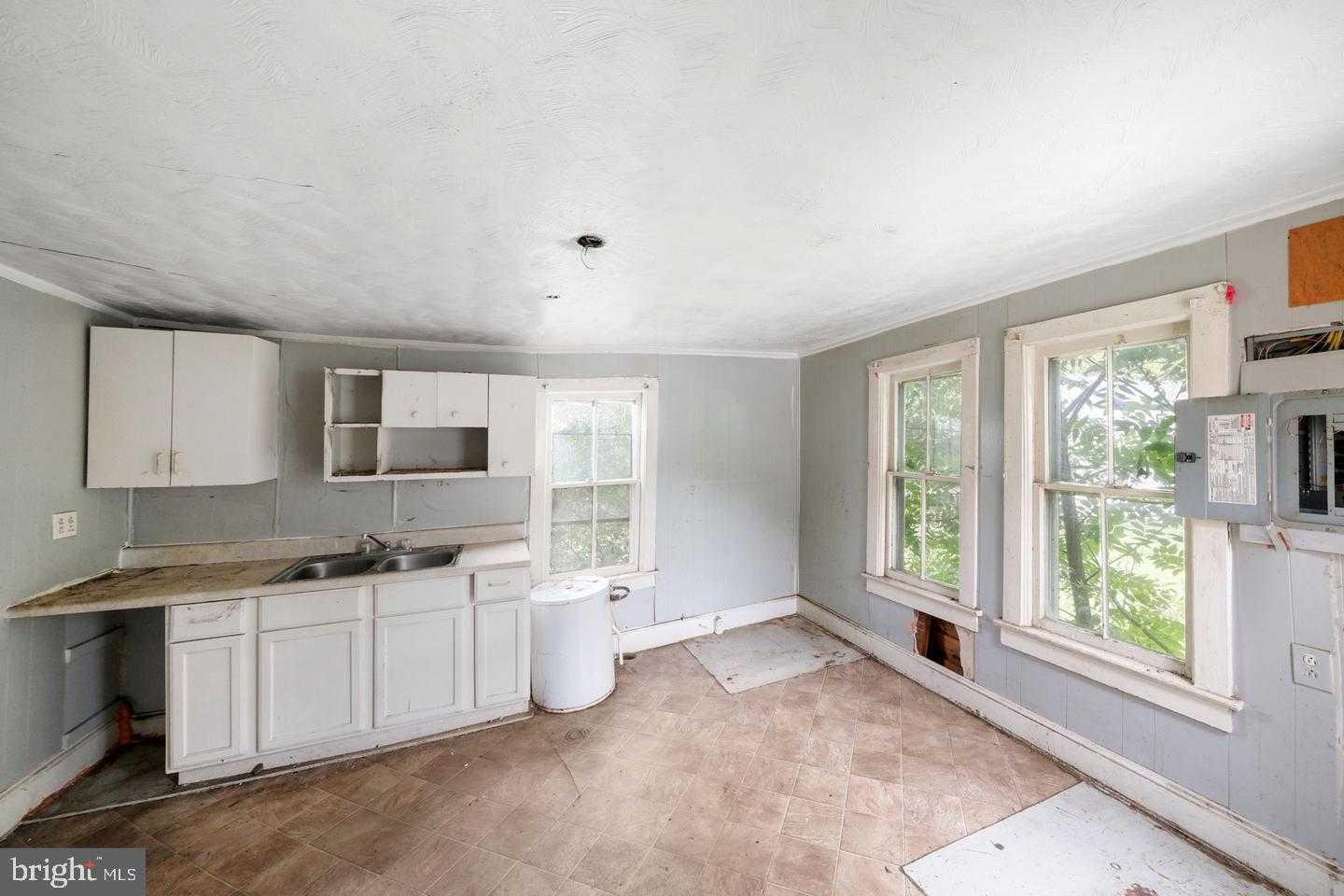 436 Duke St photo 7