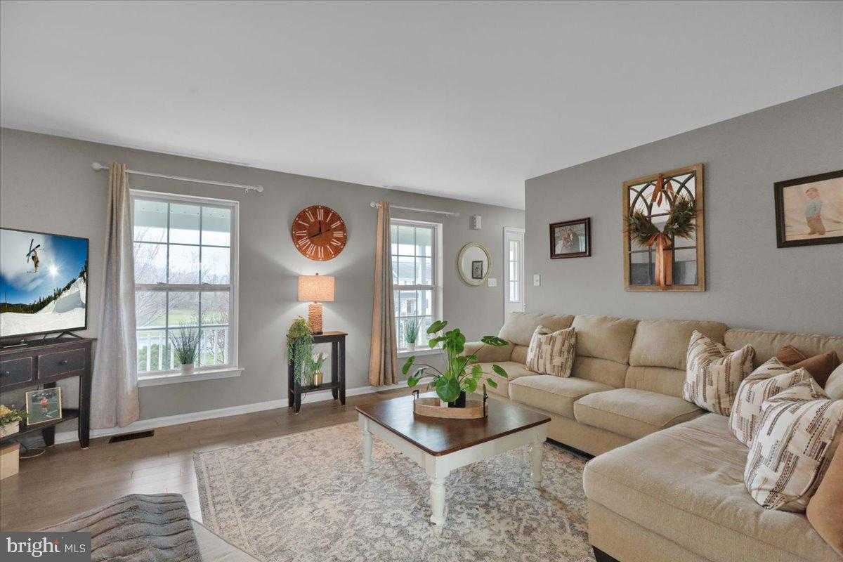 221 Oval Dr photo 10