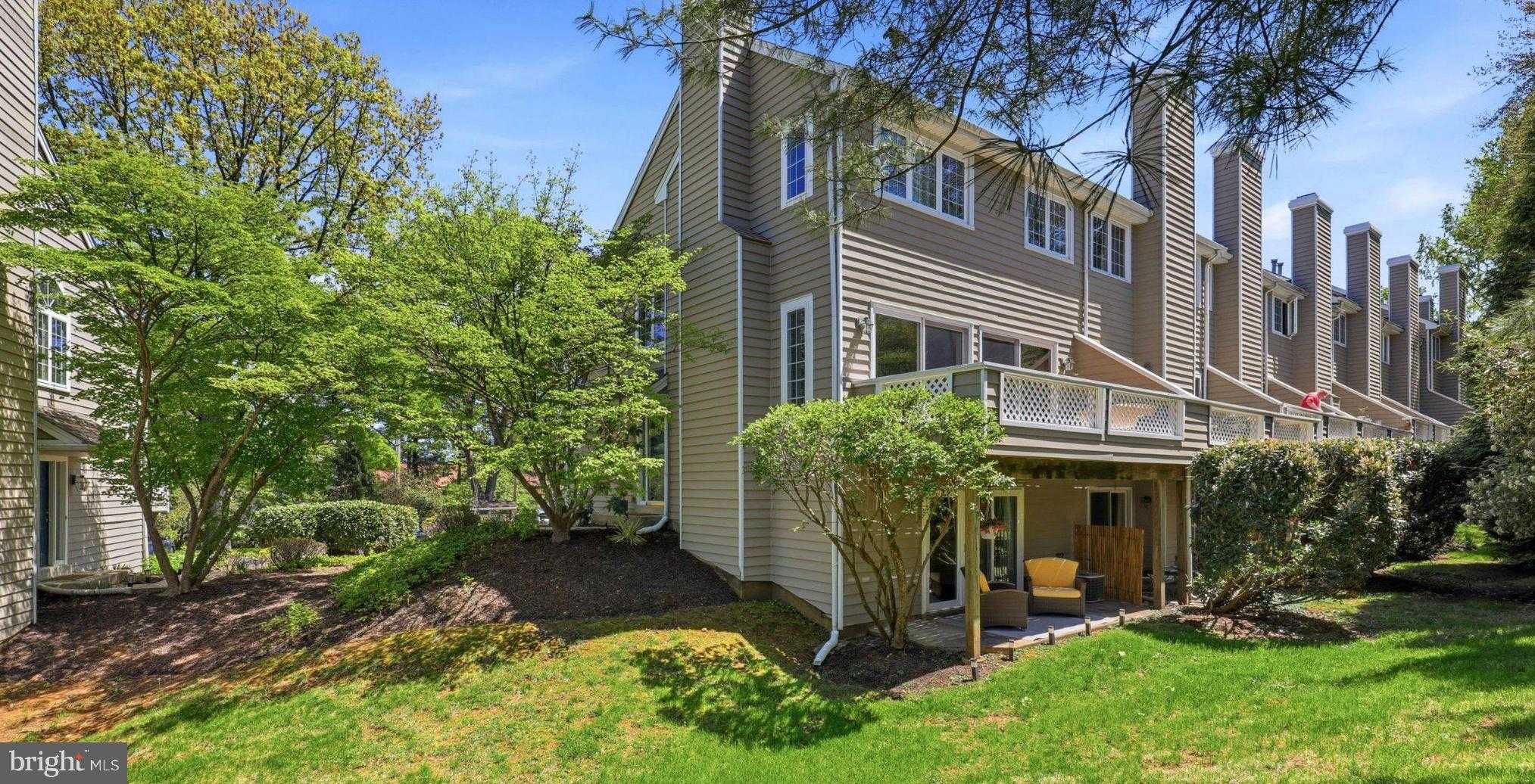 60 Cabot Dr photo 2