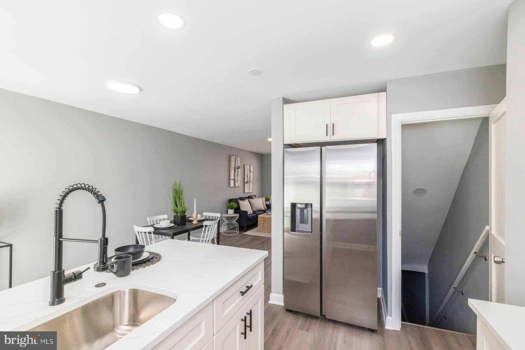 207 W Riverview Rd photo 3