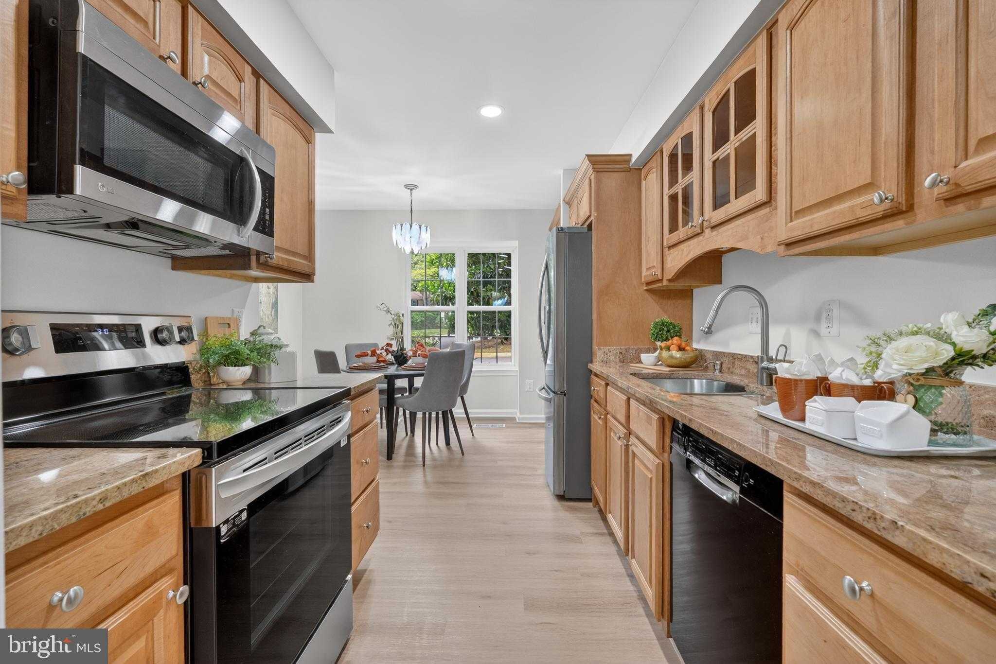 5866 Wood Flower CT photo 10