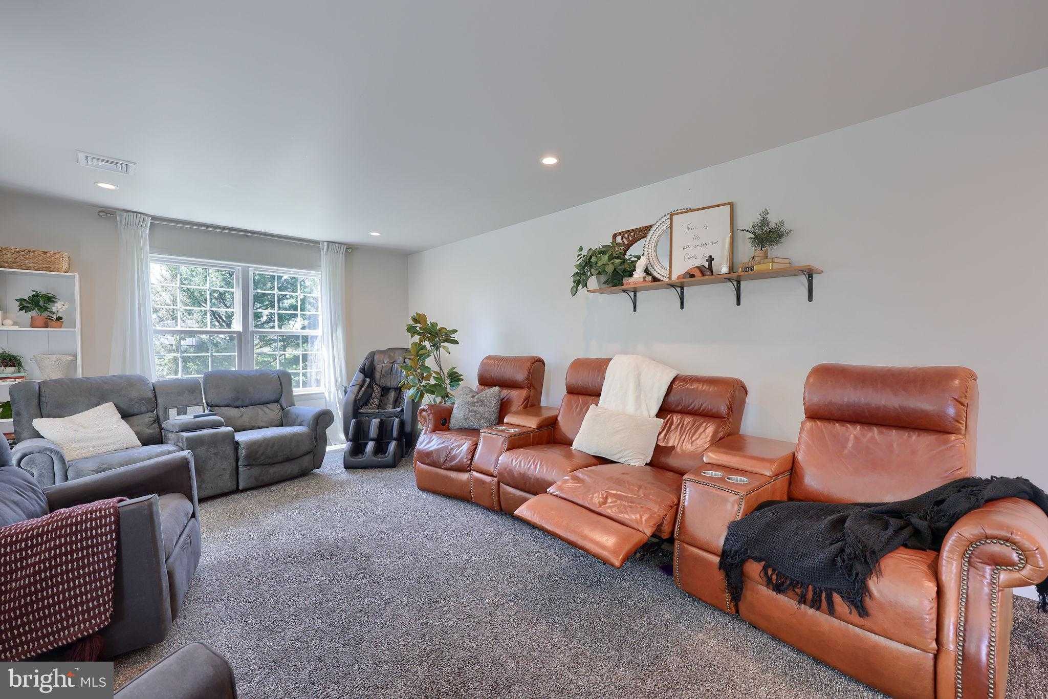 96 W Main St photo 21