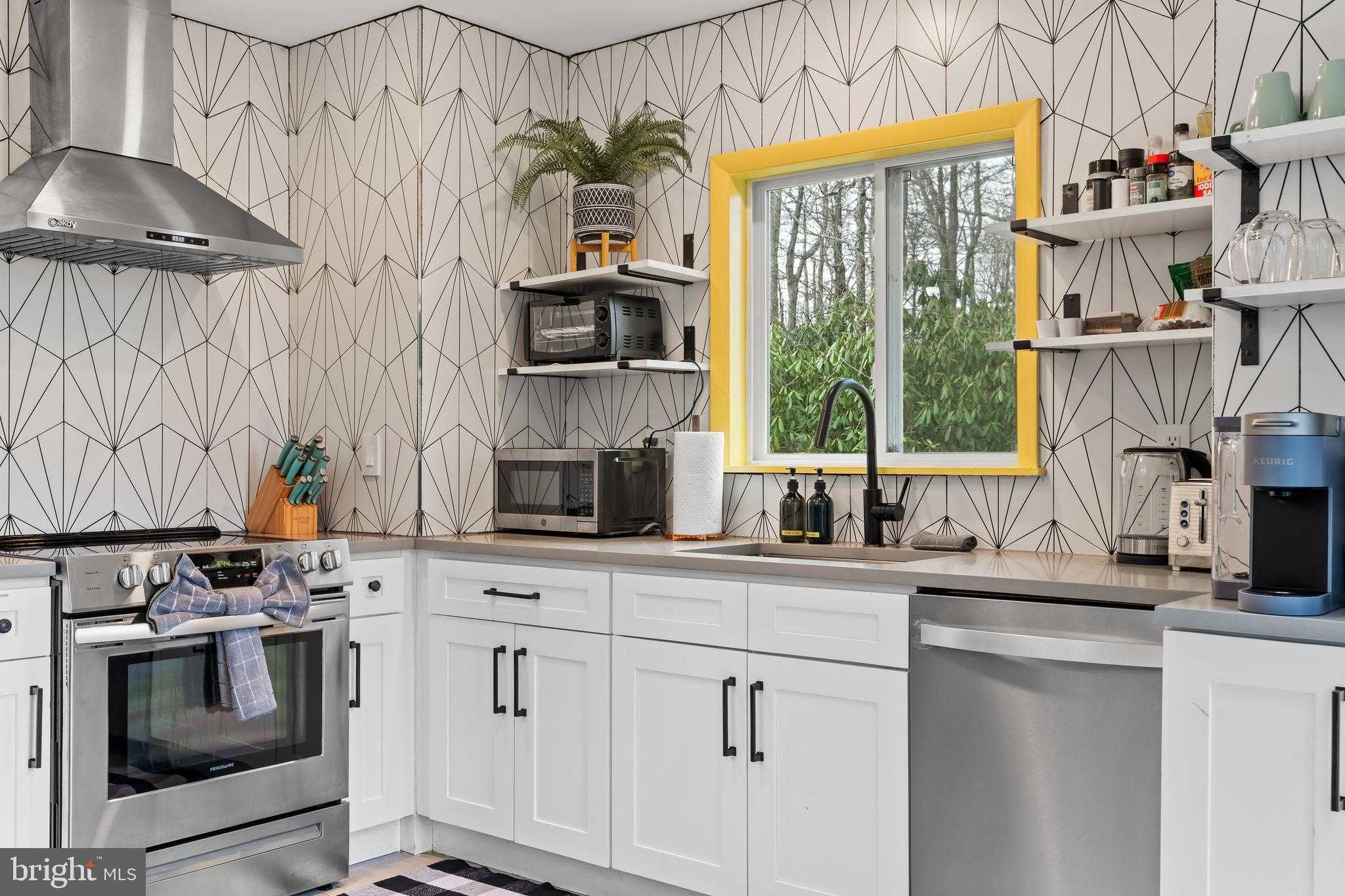 112 Crazy Horse CT photo 12