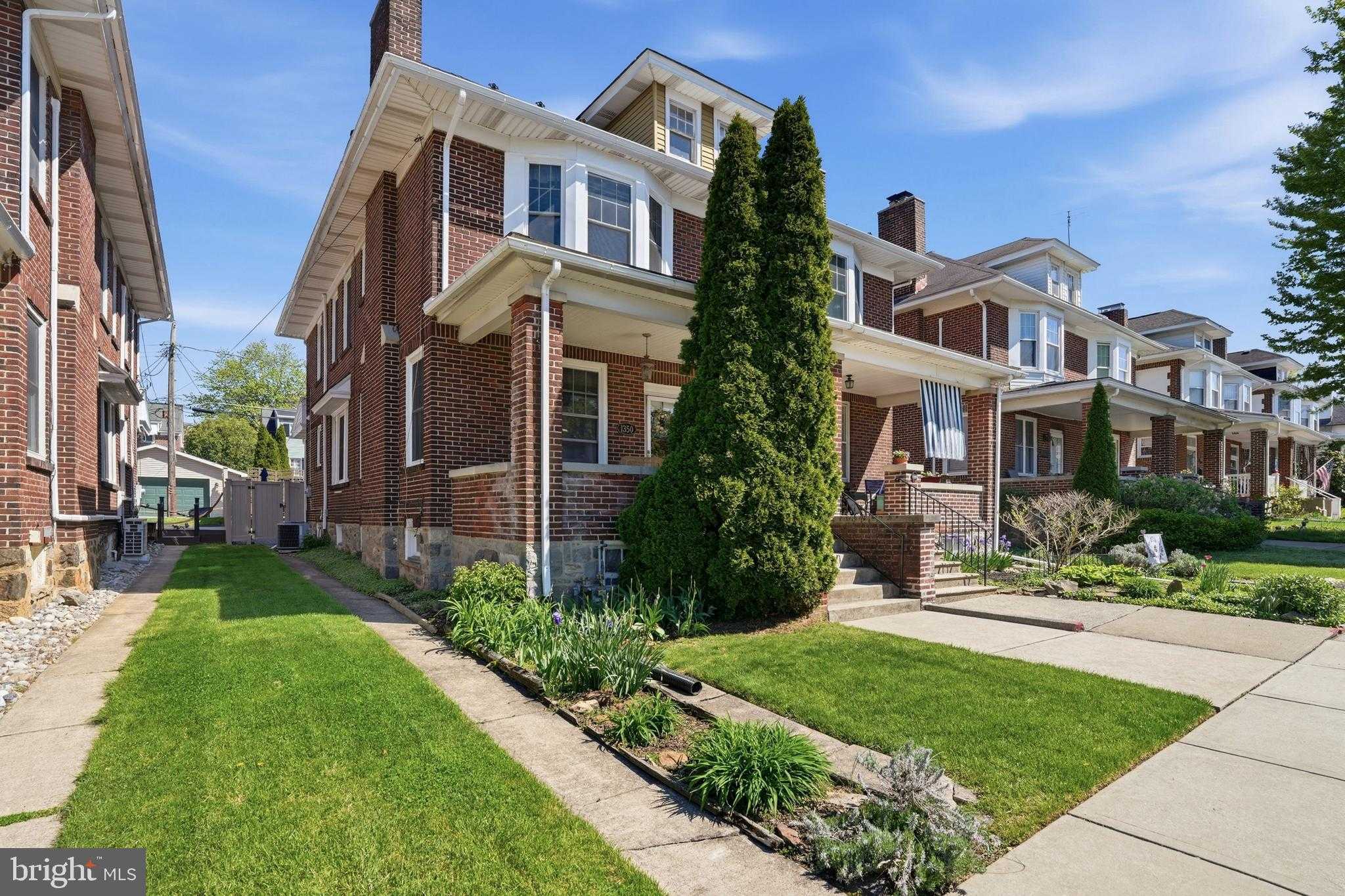 1350 Montrose Ave photo 2