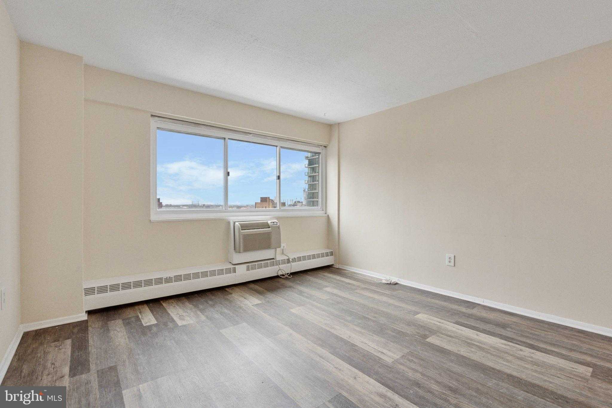 2101 Chestnut St Unit 1610 photo 4