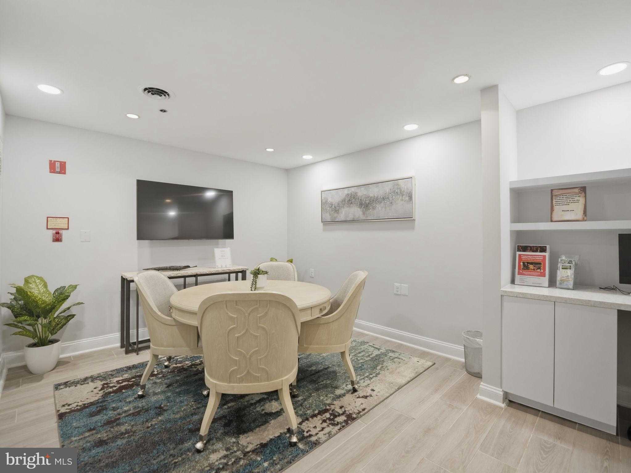 1024 N Utah St Apt 318 photo 32