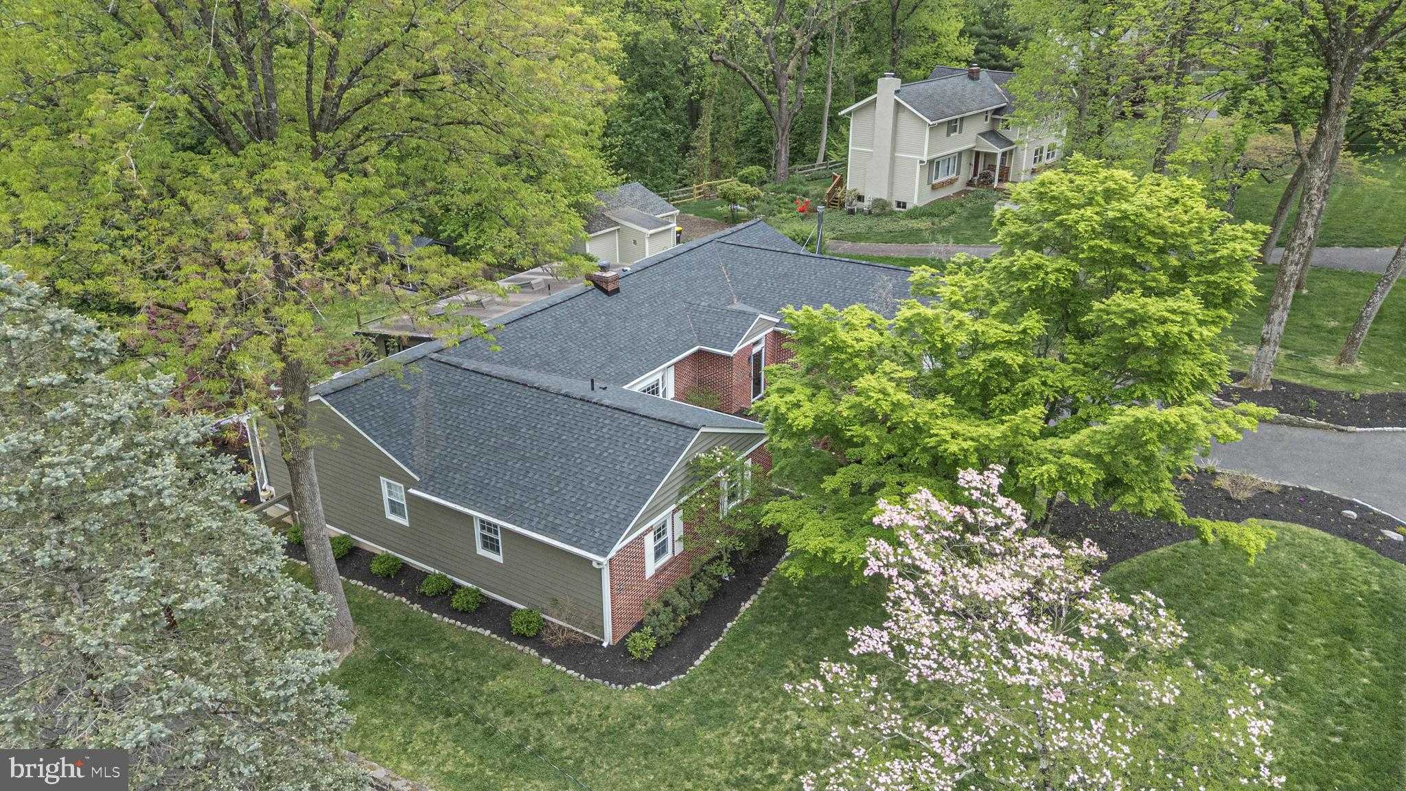 2214 Stackhouse Dr photo 3