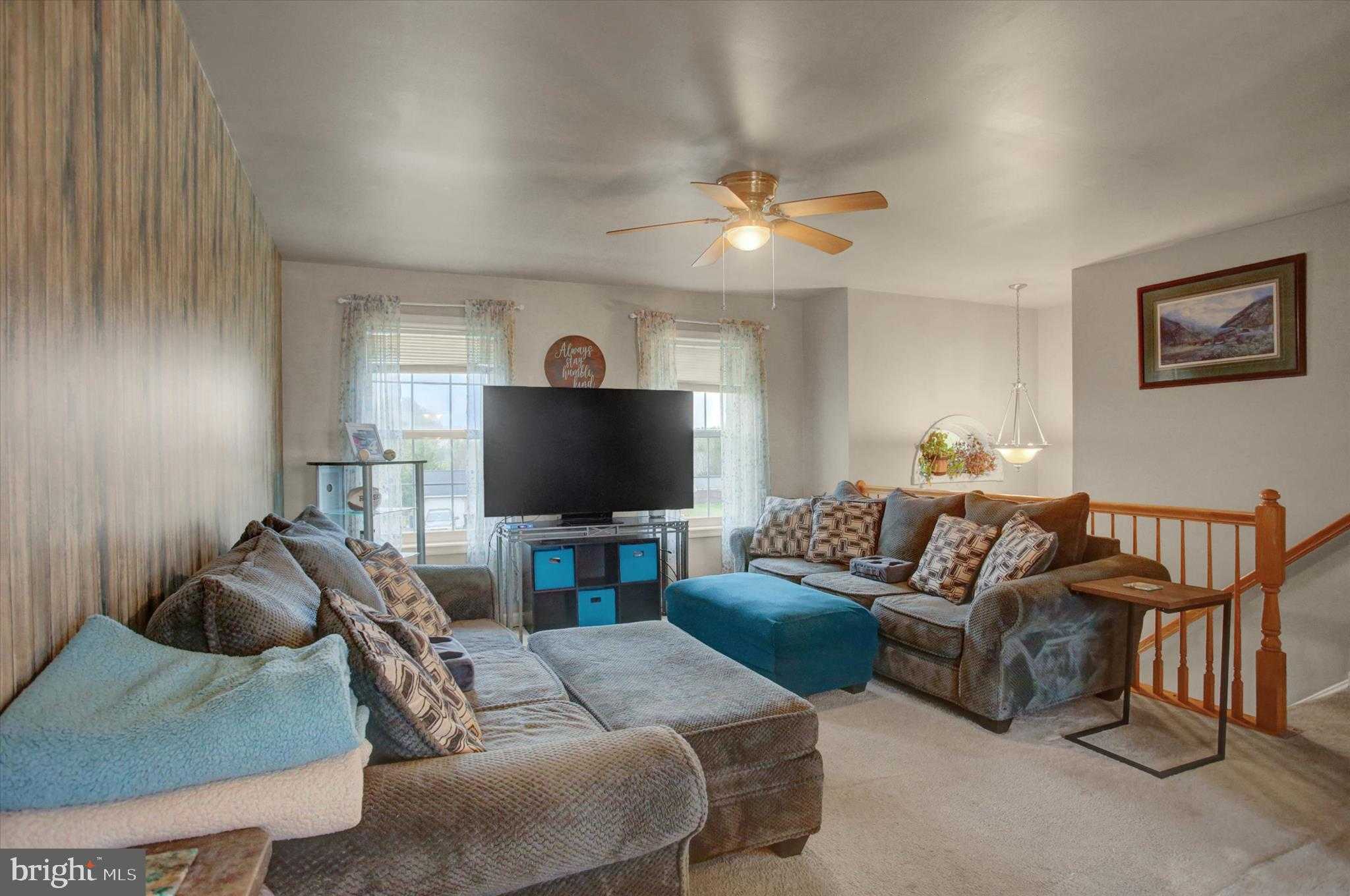 828 Essex Cir photo 11