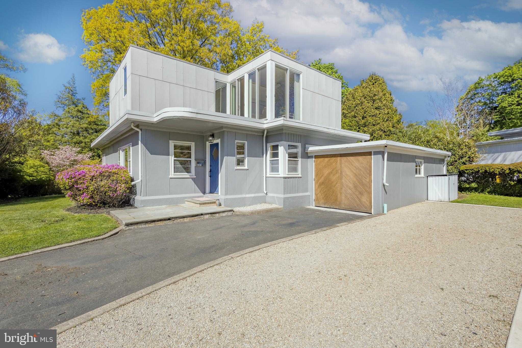 8207 Macarthur Rd