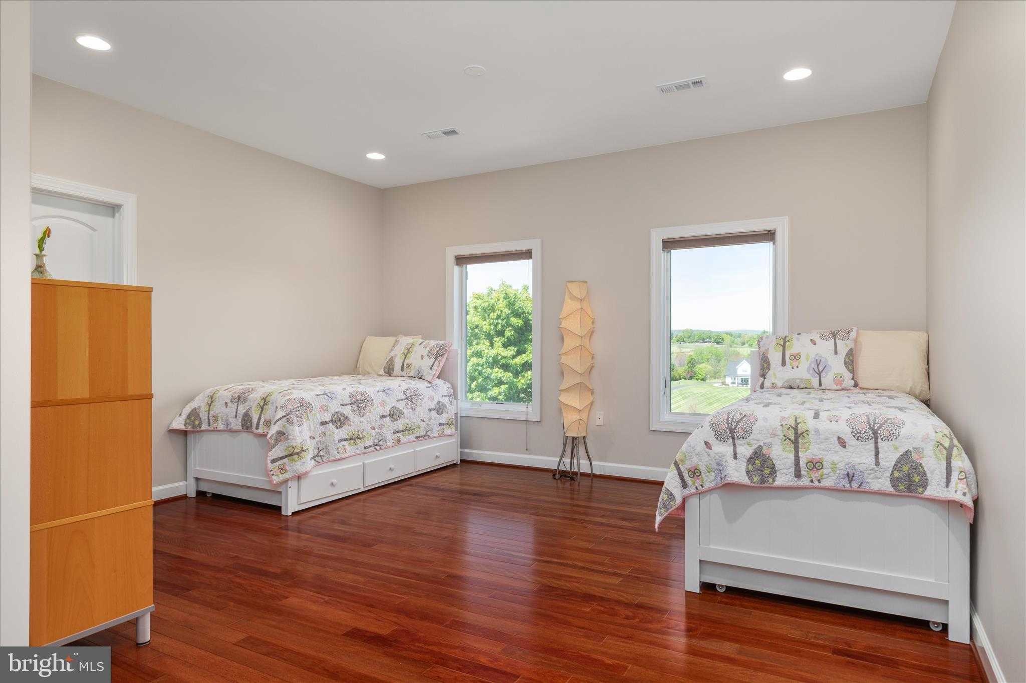 16064 Waterford Creek Cir photo 34