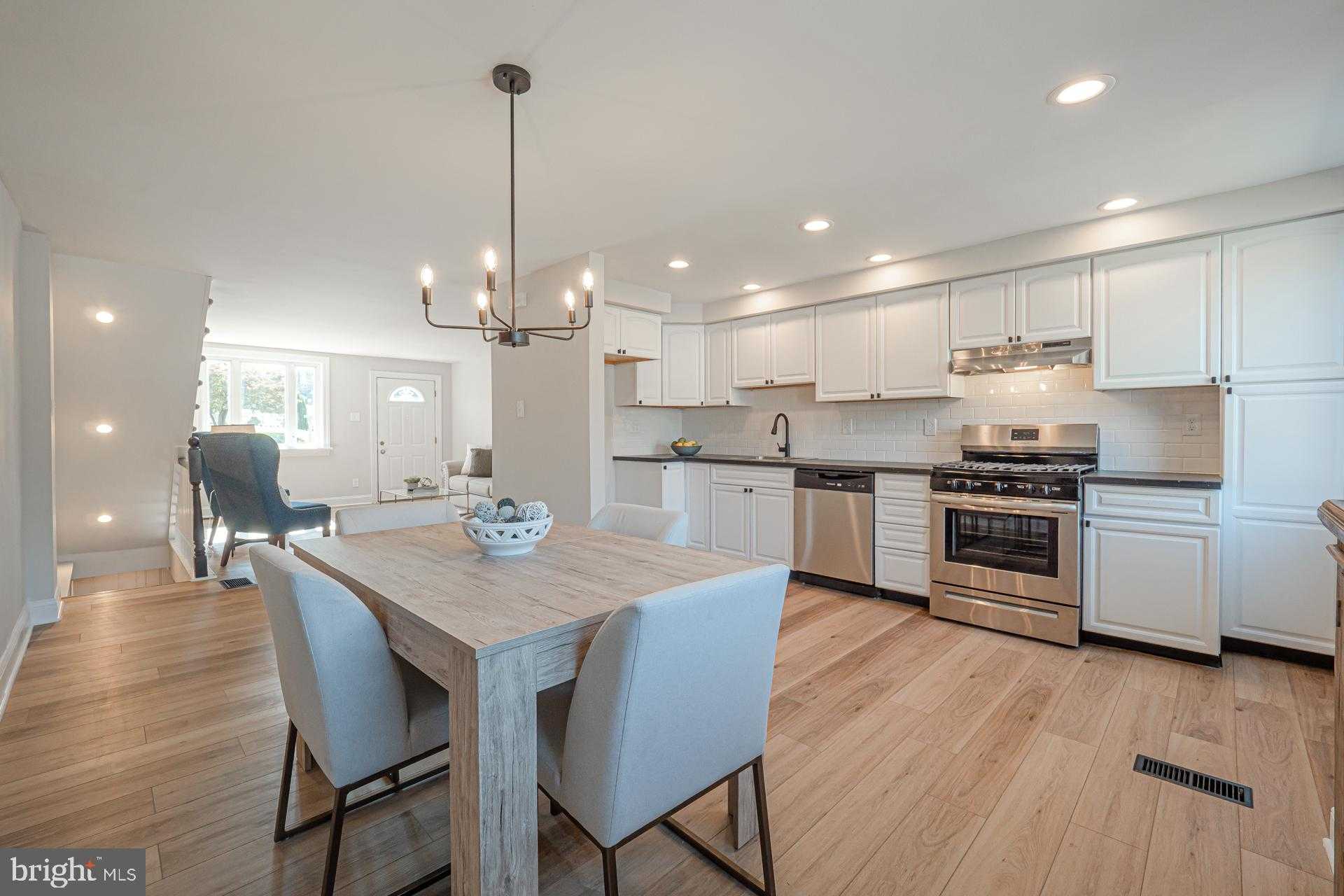 330 Gramercy Dr photo 10