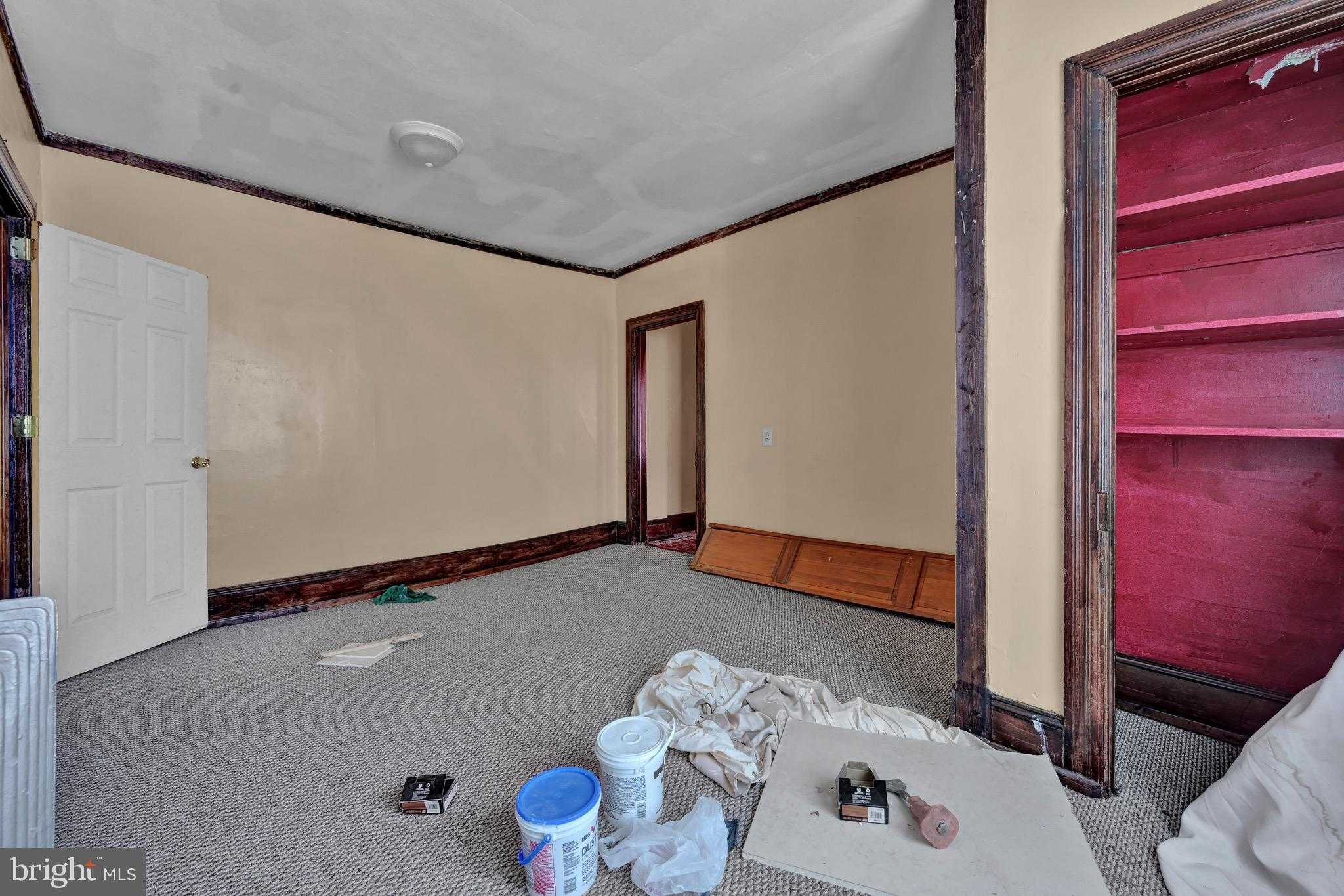 610 W Race St photo 16