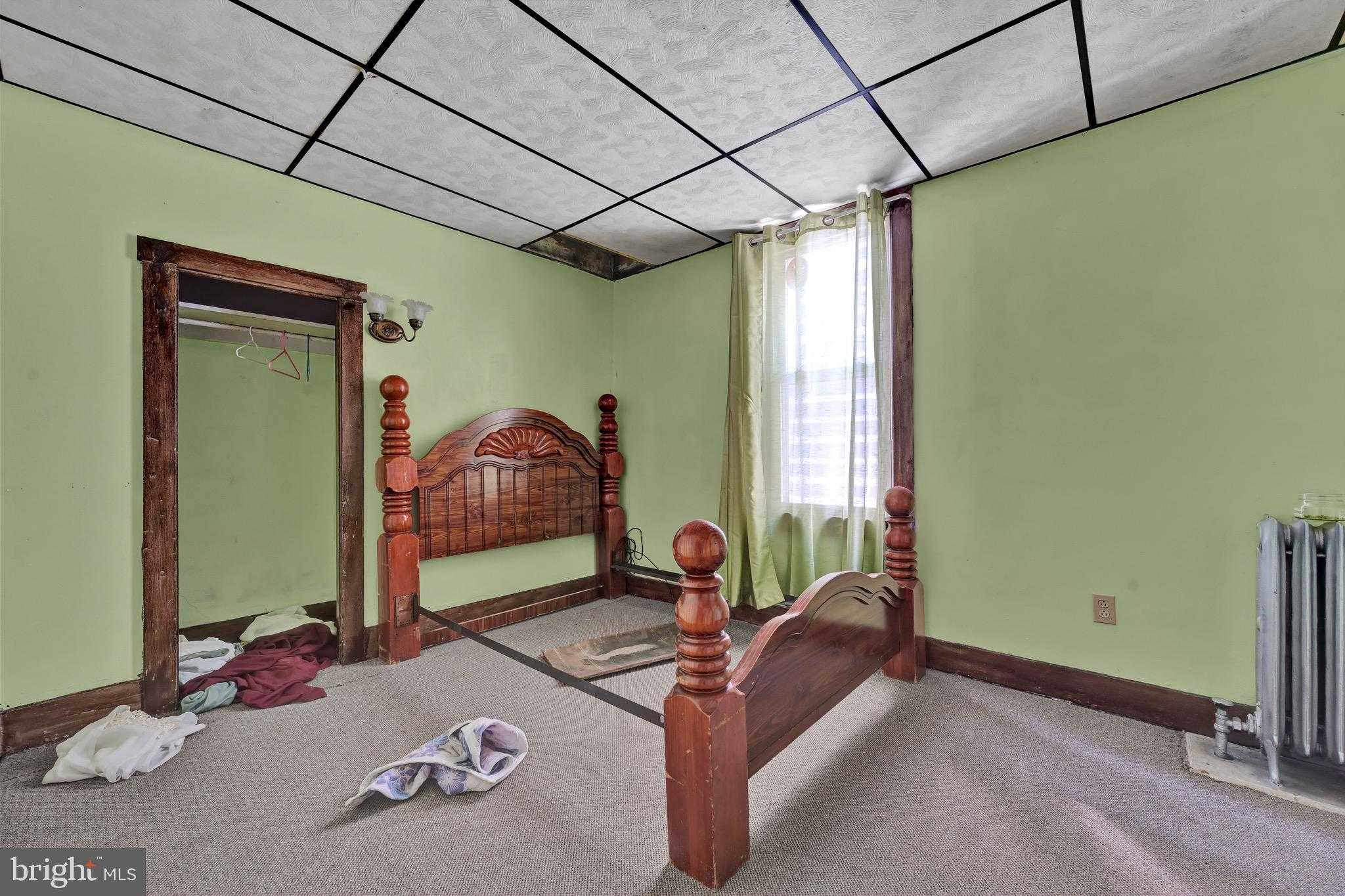 610 W Race St photo 20