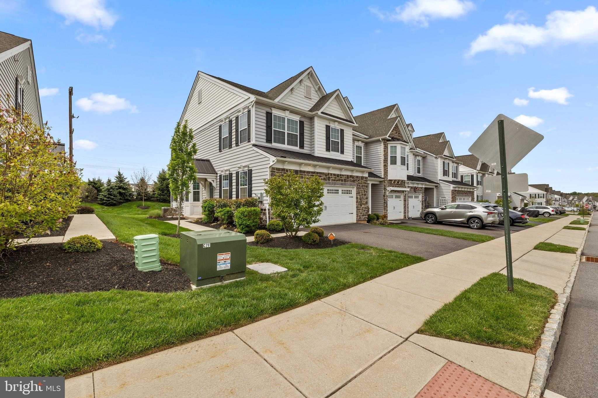 105 Woodwinds Dr photo 2