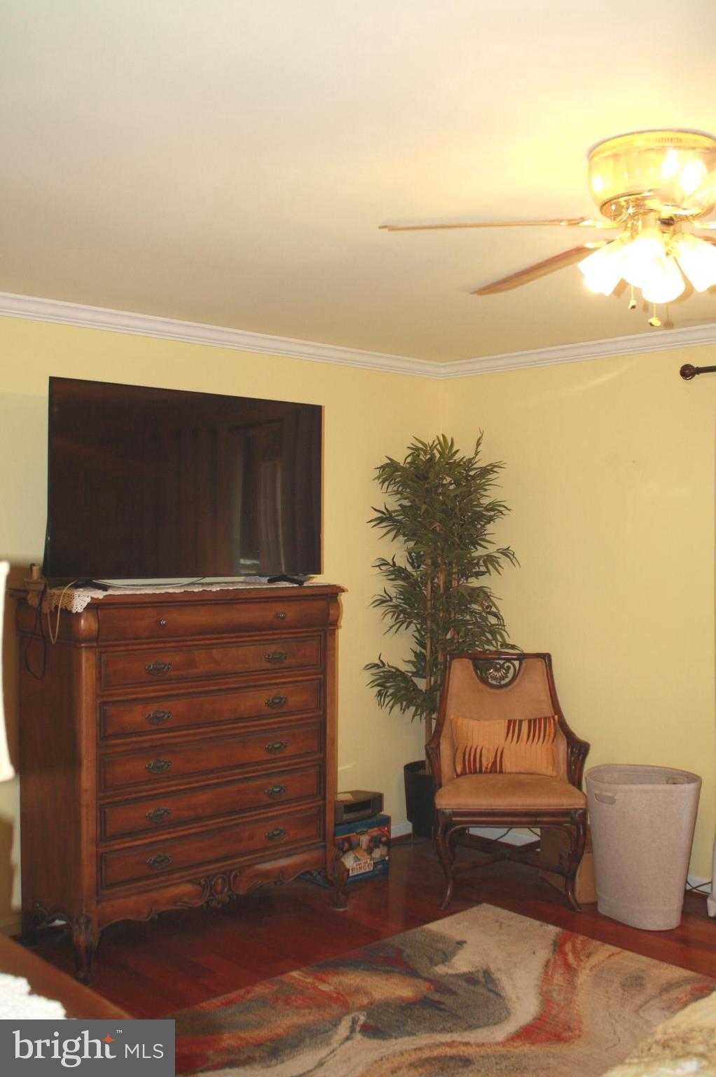 8606 Compass CT photo 18