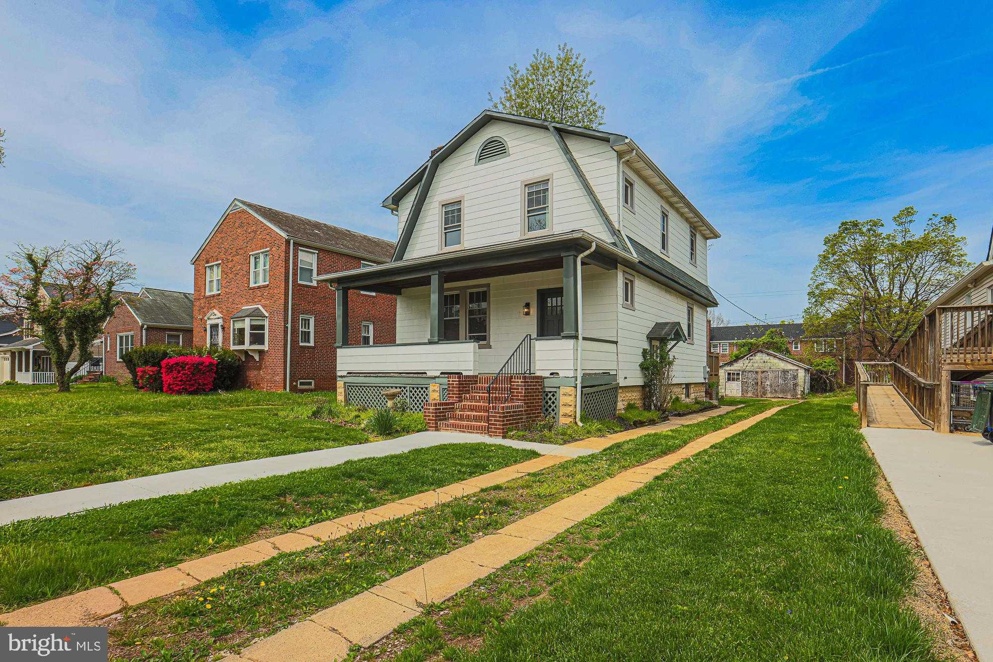 3916 W Strathmore Ave photo 2