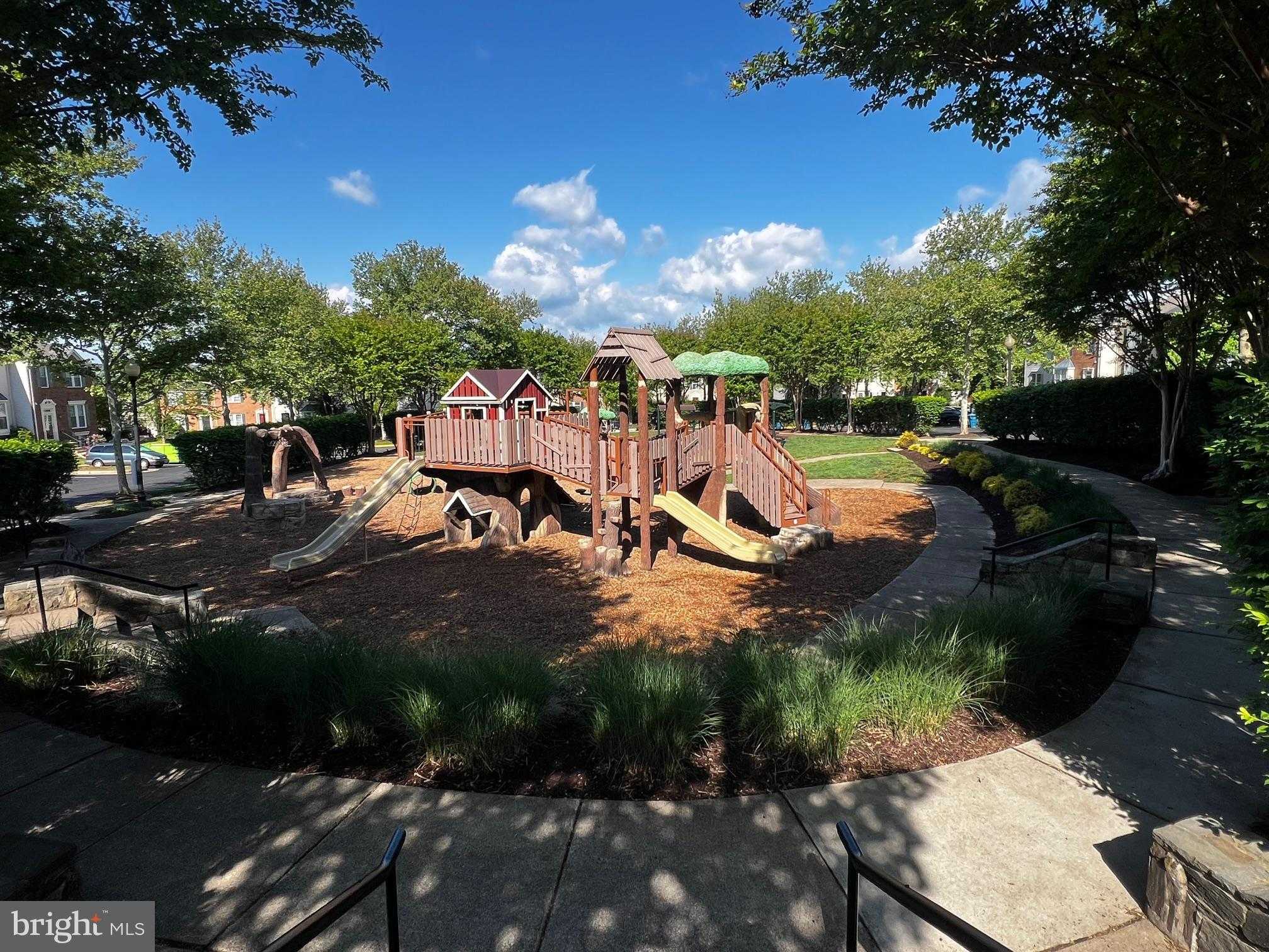 25402 Upper Clubhouse Dr photo 4