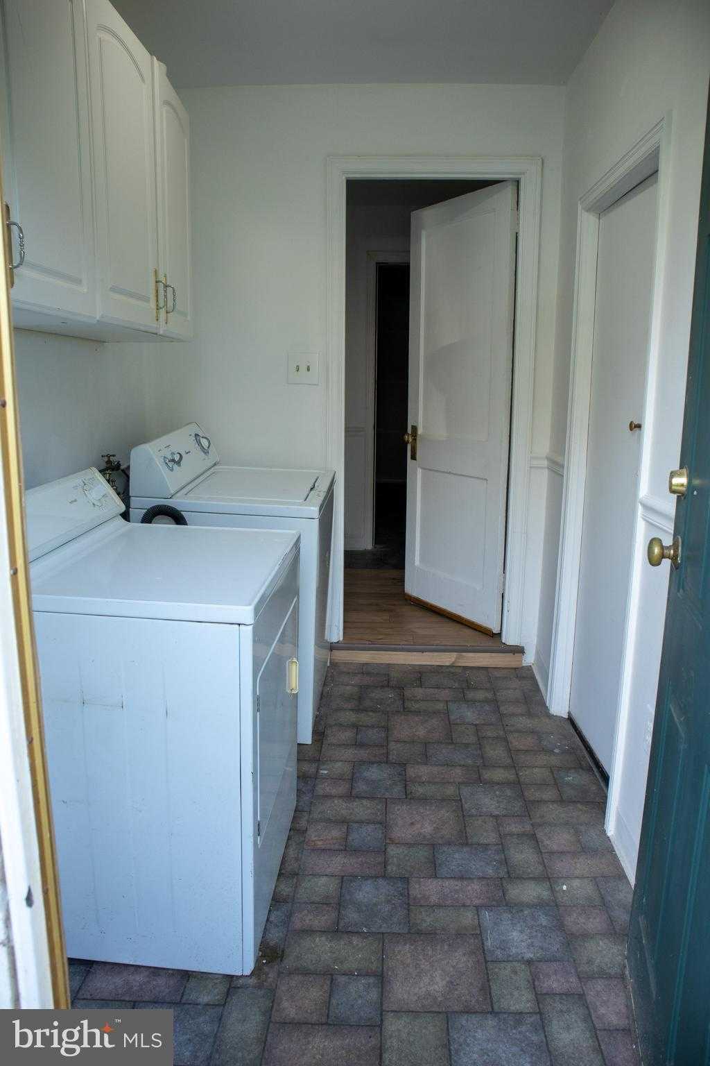 2129R Spring St photo 20