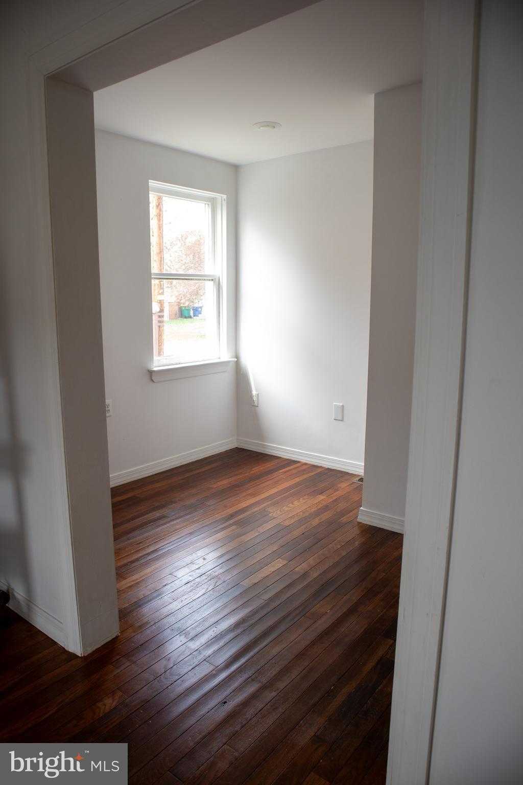 2129R Spring St photo 5