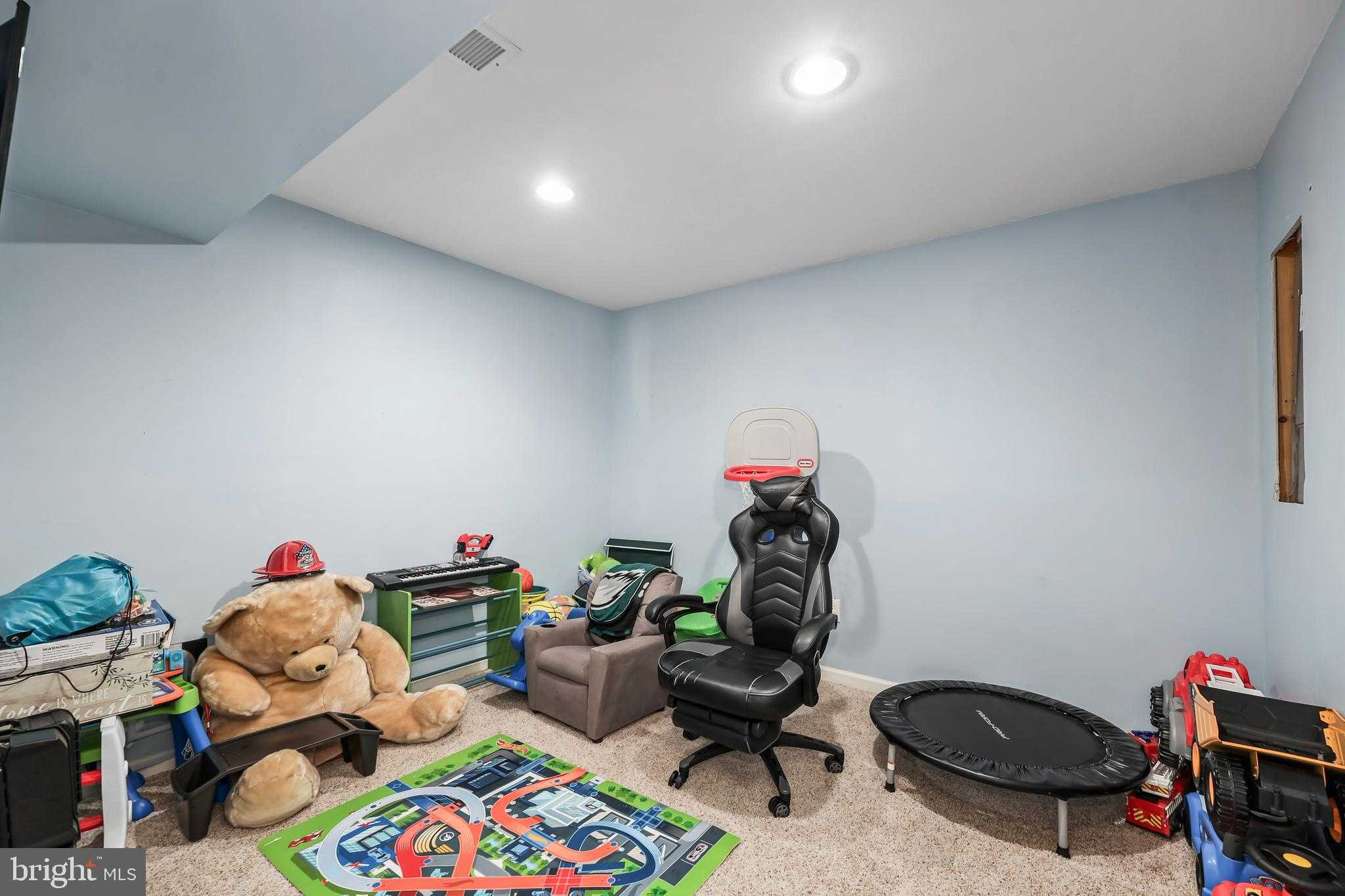 117 Holmes St photo 38